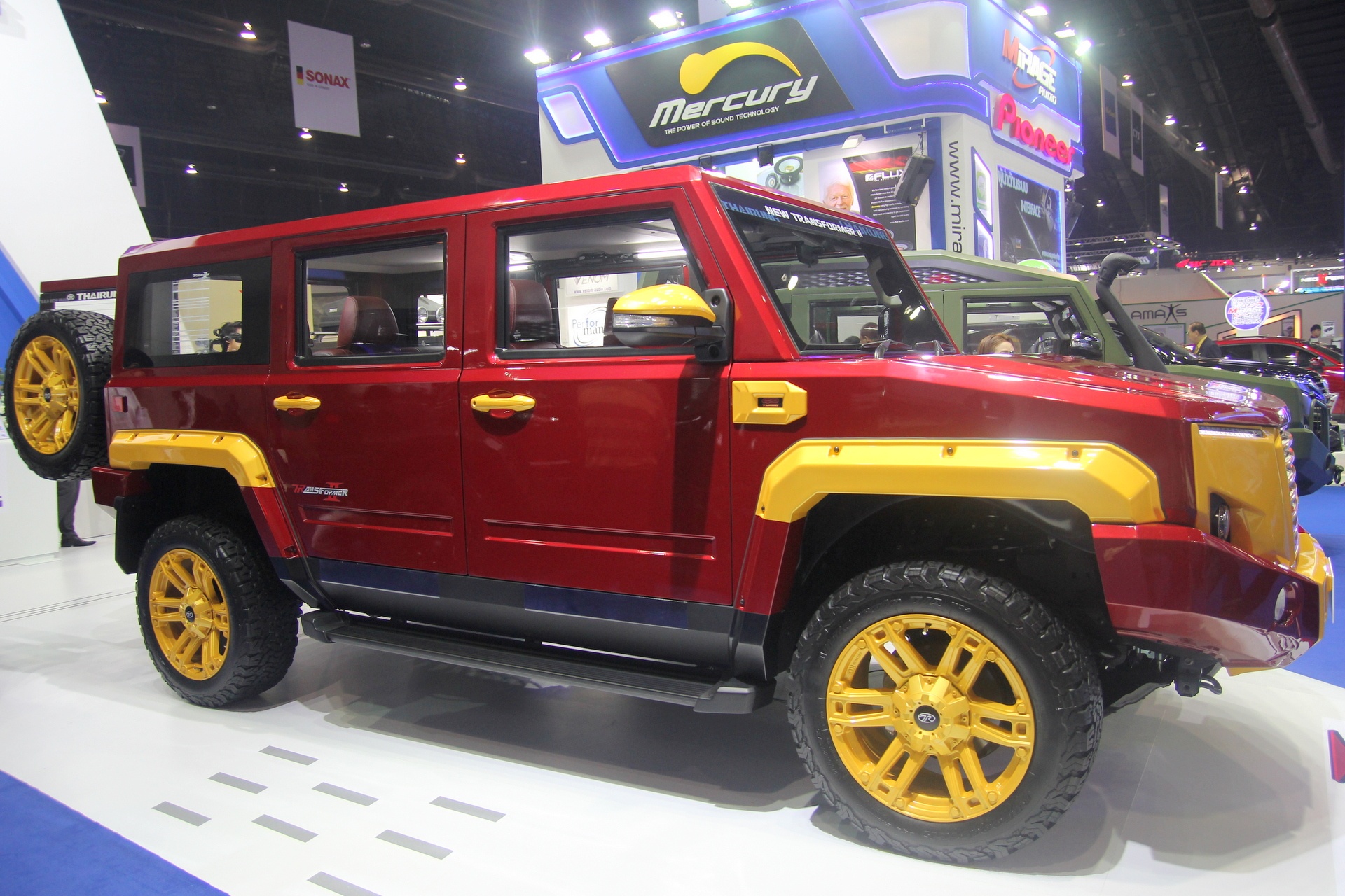 Toyota Hilux do phong cach Iron Man anh 3