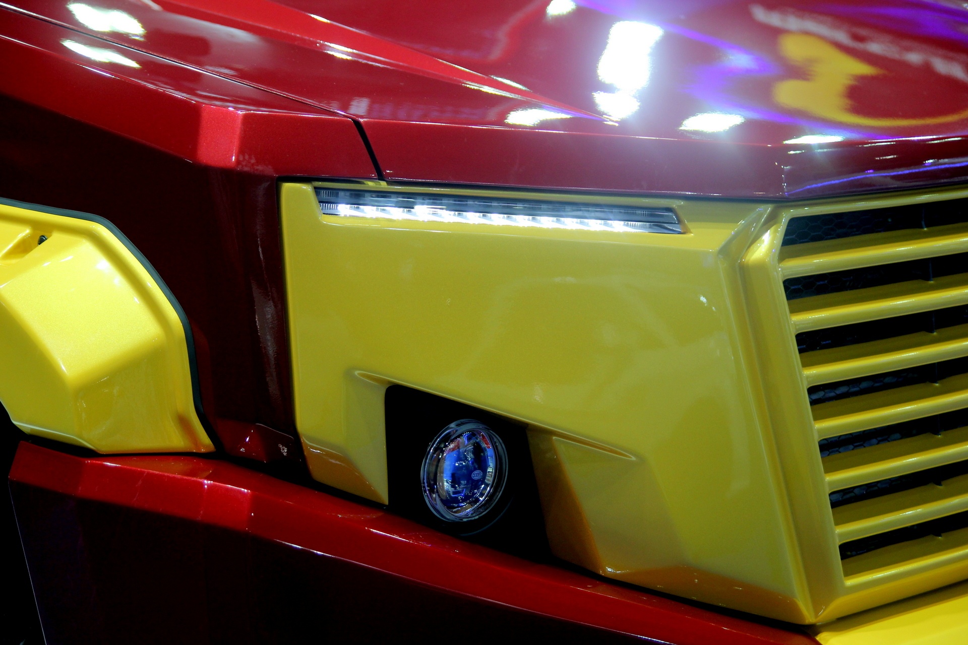 Toyota Hilux do phong cach Iron Man anh 4