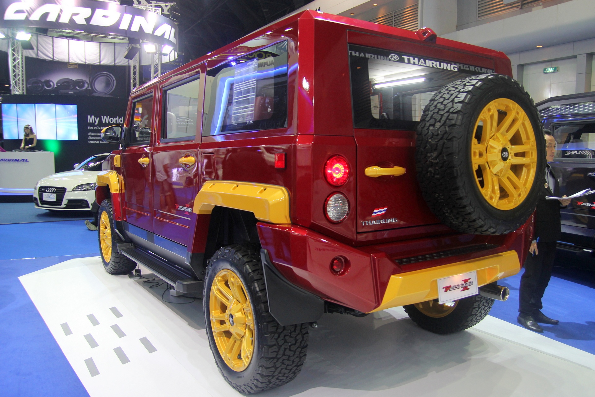 Toyota Hilux do phong cach Iron Man anh 7