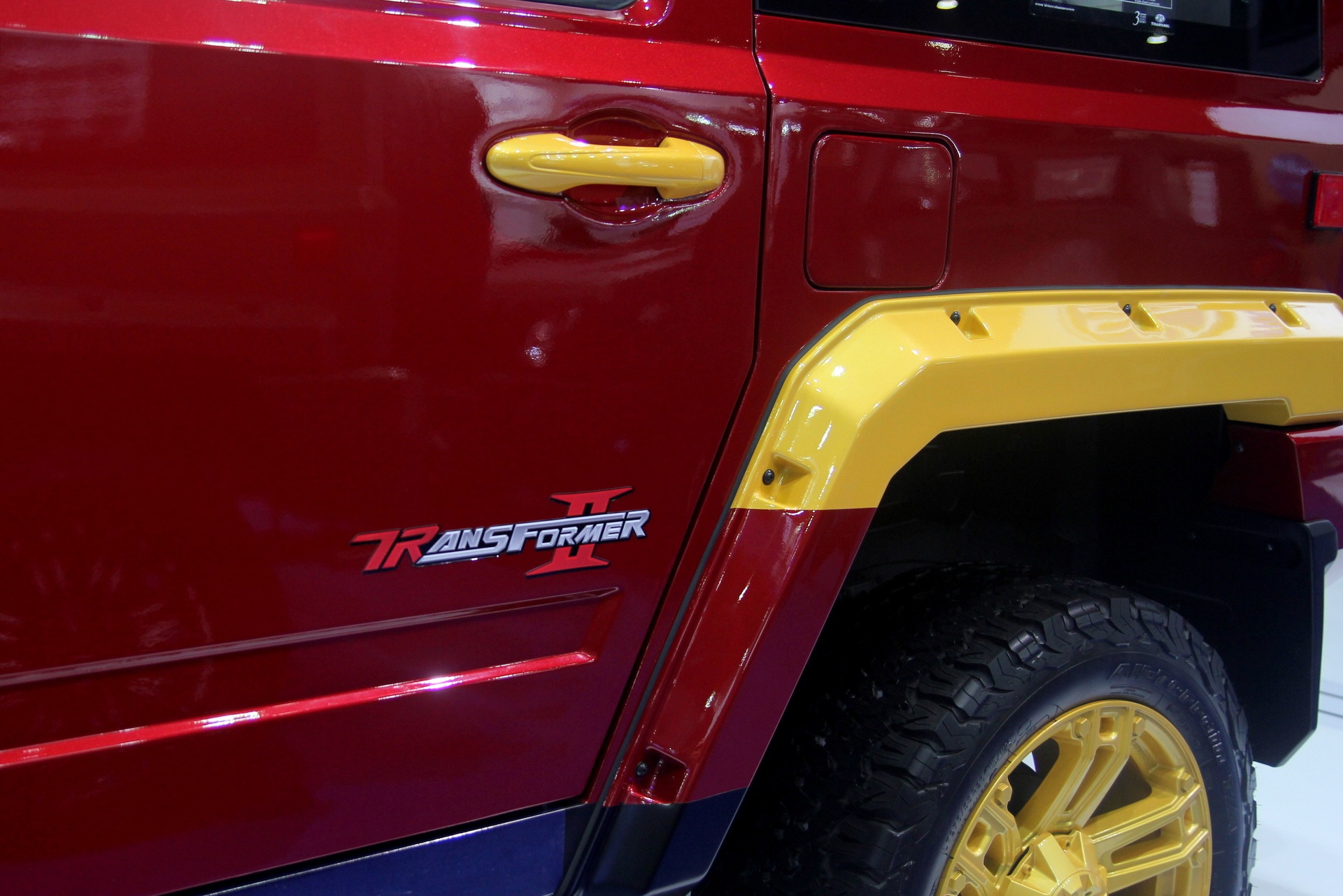 Toyota Hilux do phong cach Iron Man anh 5