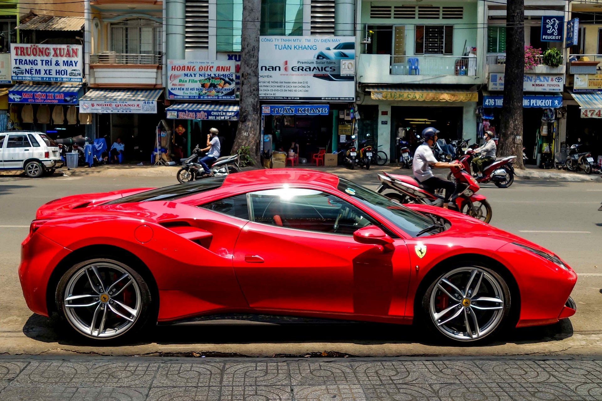 Ferrari 488 GTB dau tien Viet Nam anh 1