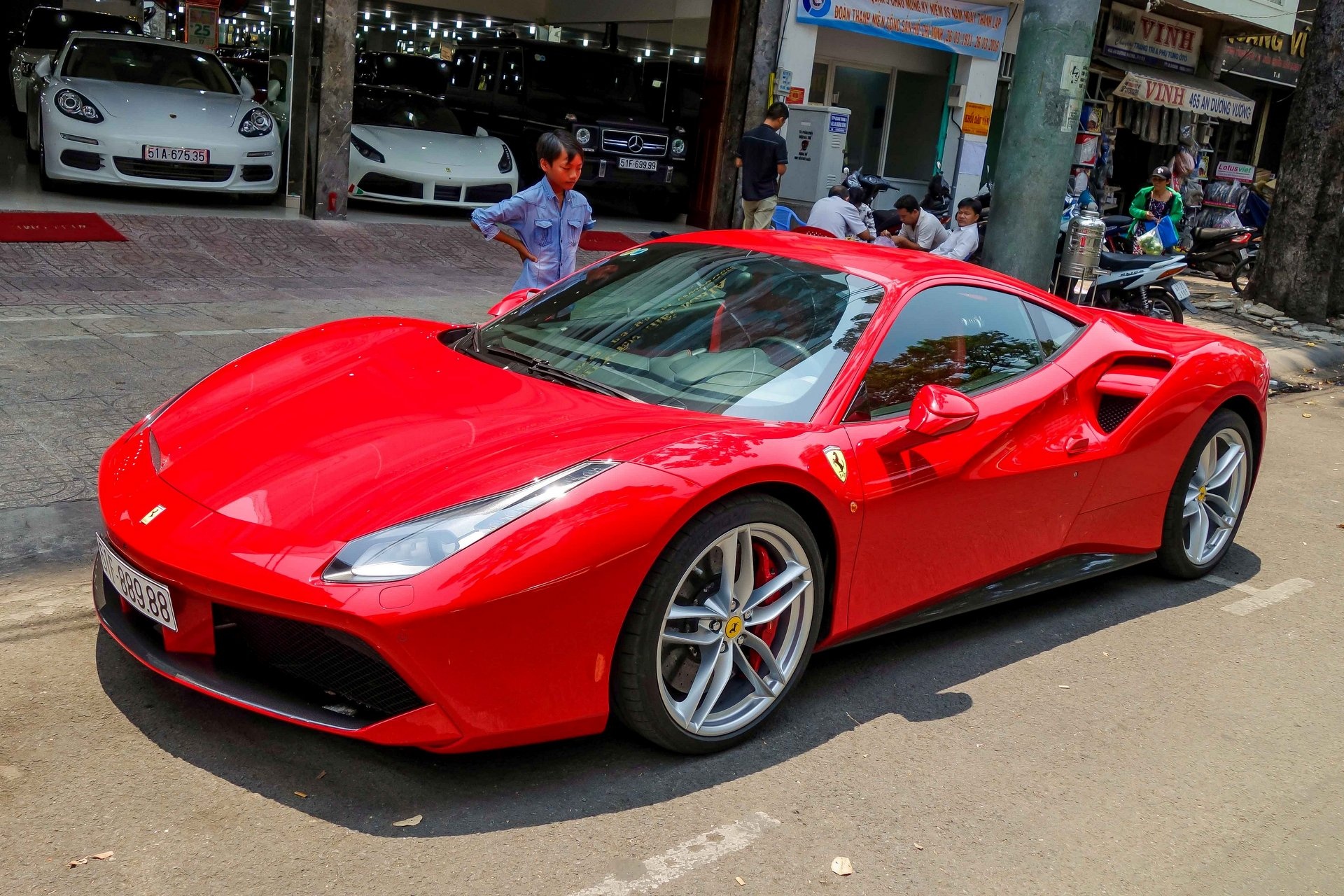 Ferrari 488 GTB dau tien Viet Nam anh 11