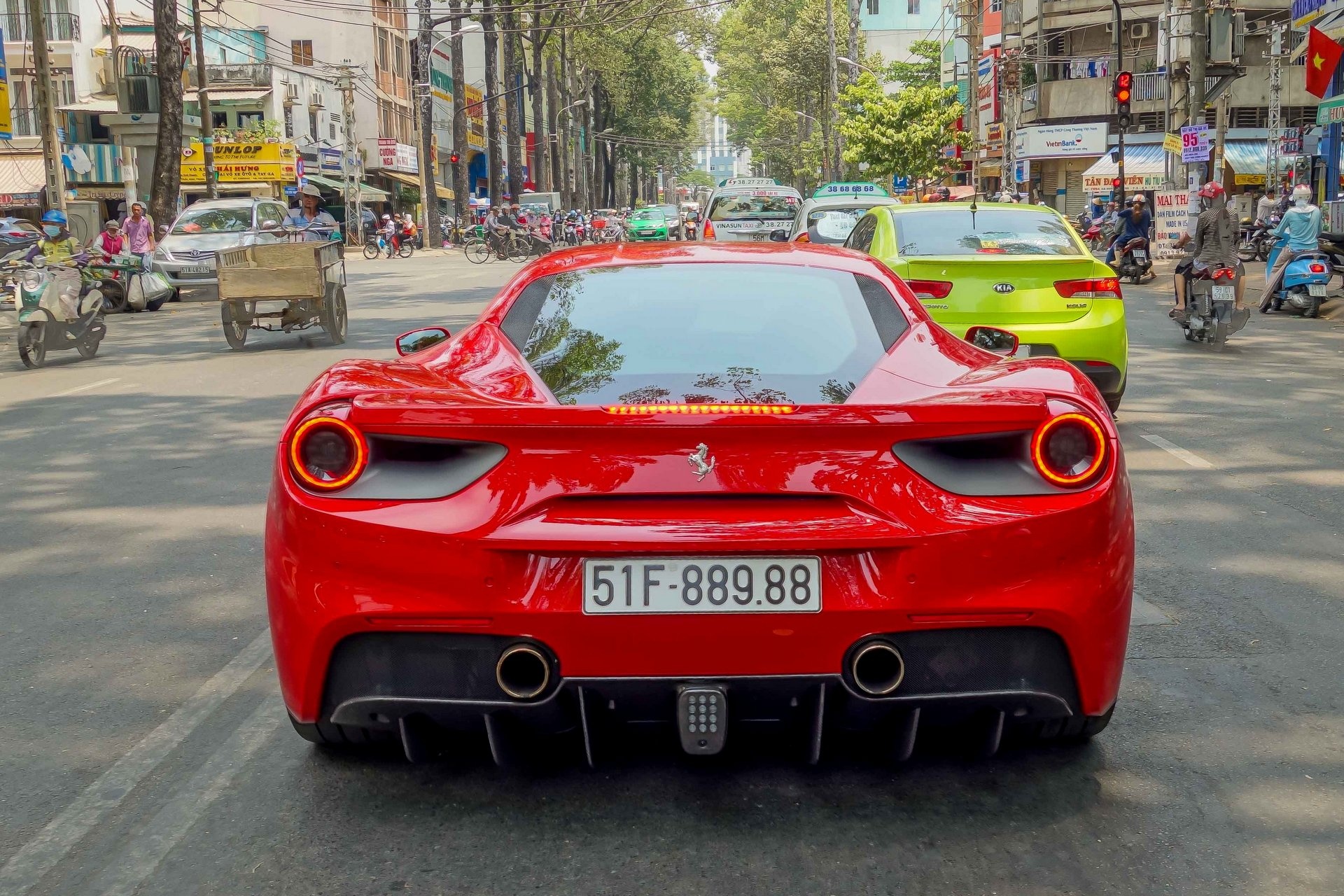 Ferrari 488 GTB dau tien Viet Nam anh 2
