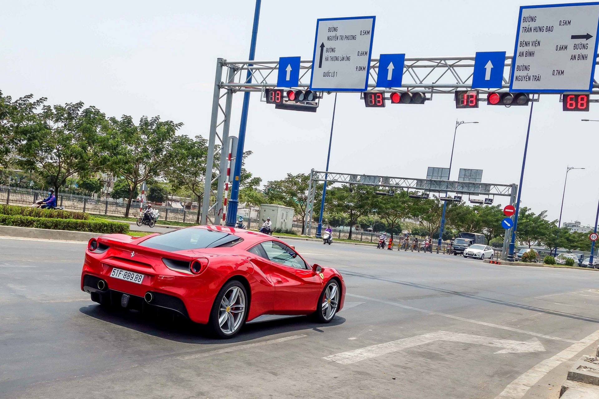 Ferrari 488 GTB dau tien Viet Nam anh 4