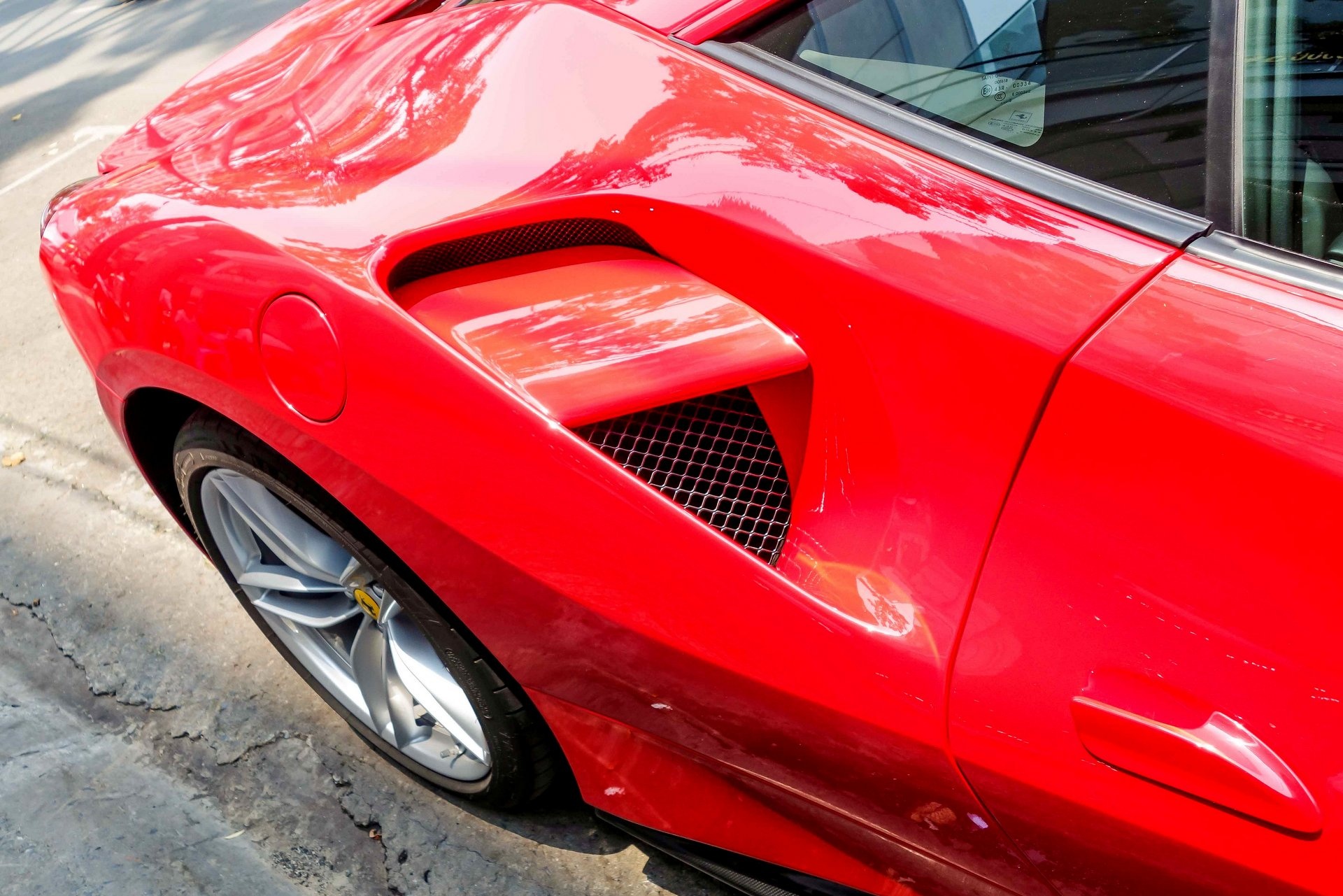 Ferrari 488 GTB dau tien Viet Nam anh 6