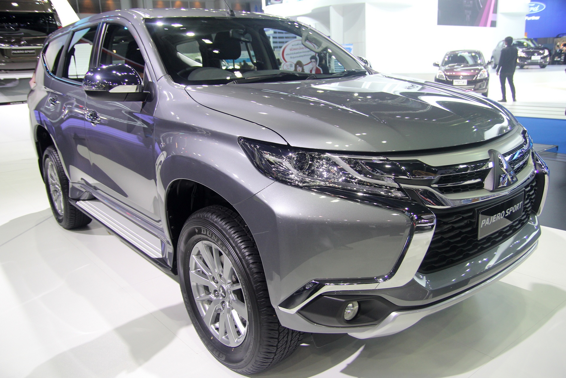 Mitsubishi Pajero Sport 2016 gia tu 733 trieu tai Thai Lan hinh anh