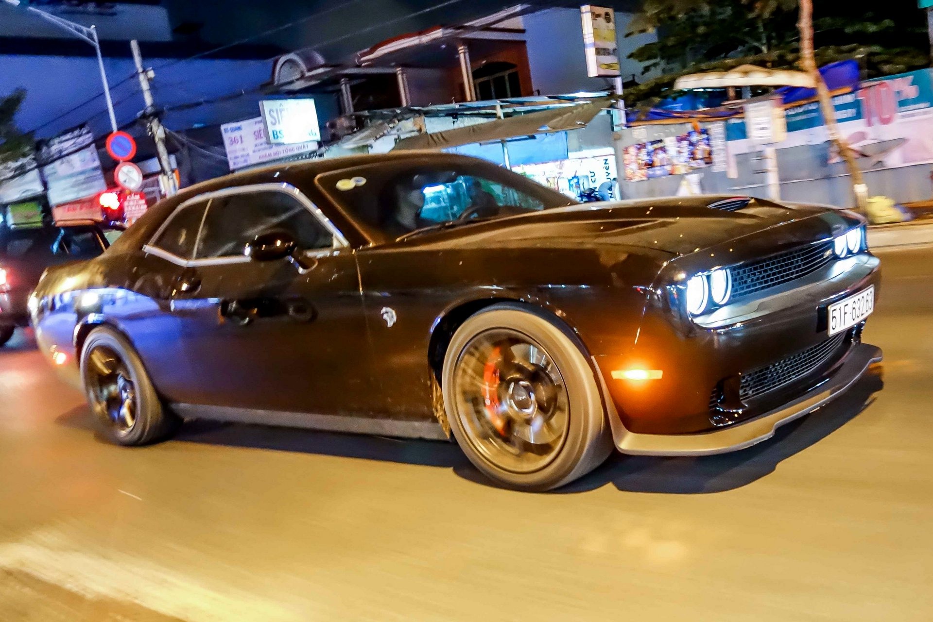 Challenger SRT-8 Hellcat đầu tiên tại Việt Nam ảnh 12 Challenger SRT-8 Hellcat dau tien tai Viet Nam anh 12