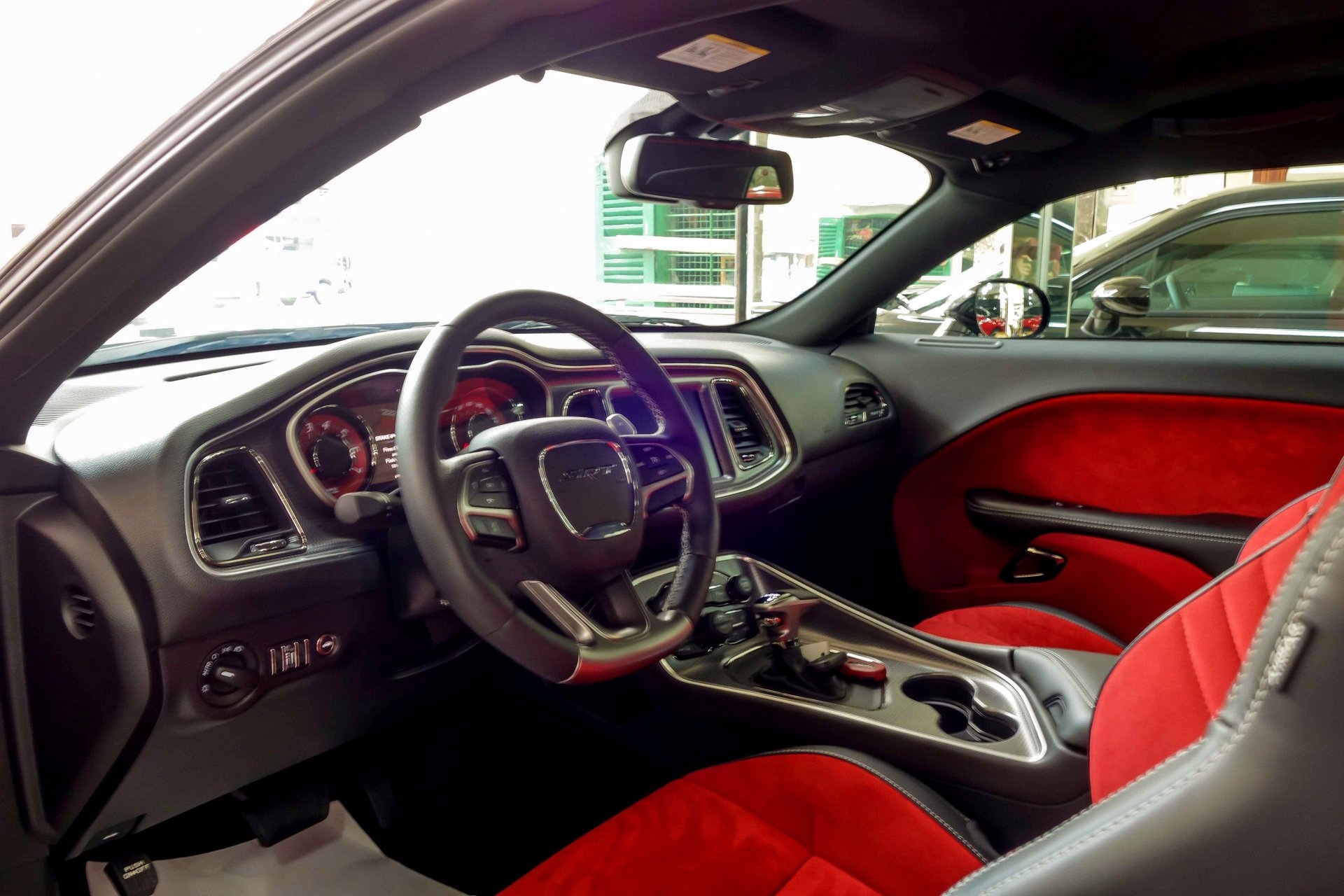 Challenger SRT-8 Hellcat đầu tiên tại Việt Nam ảnh 5 Challenger SRT-8 Hellcat dau tien tai Viet Nam anh 5