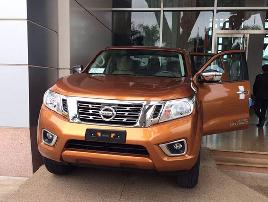 Nissan NP300 Navara ban 1 cau so tu dong se ve Viet Nam hinh anh