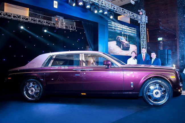 Hai mau Rolls-Royce Phantom dat hang sap xuat hien tai VN hinh anh