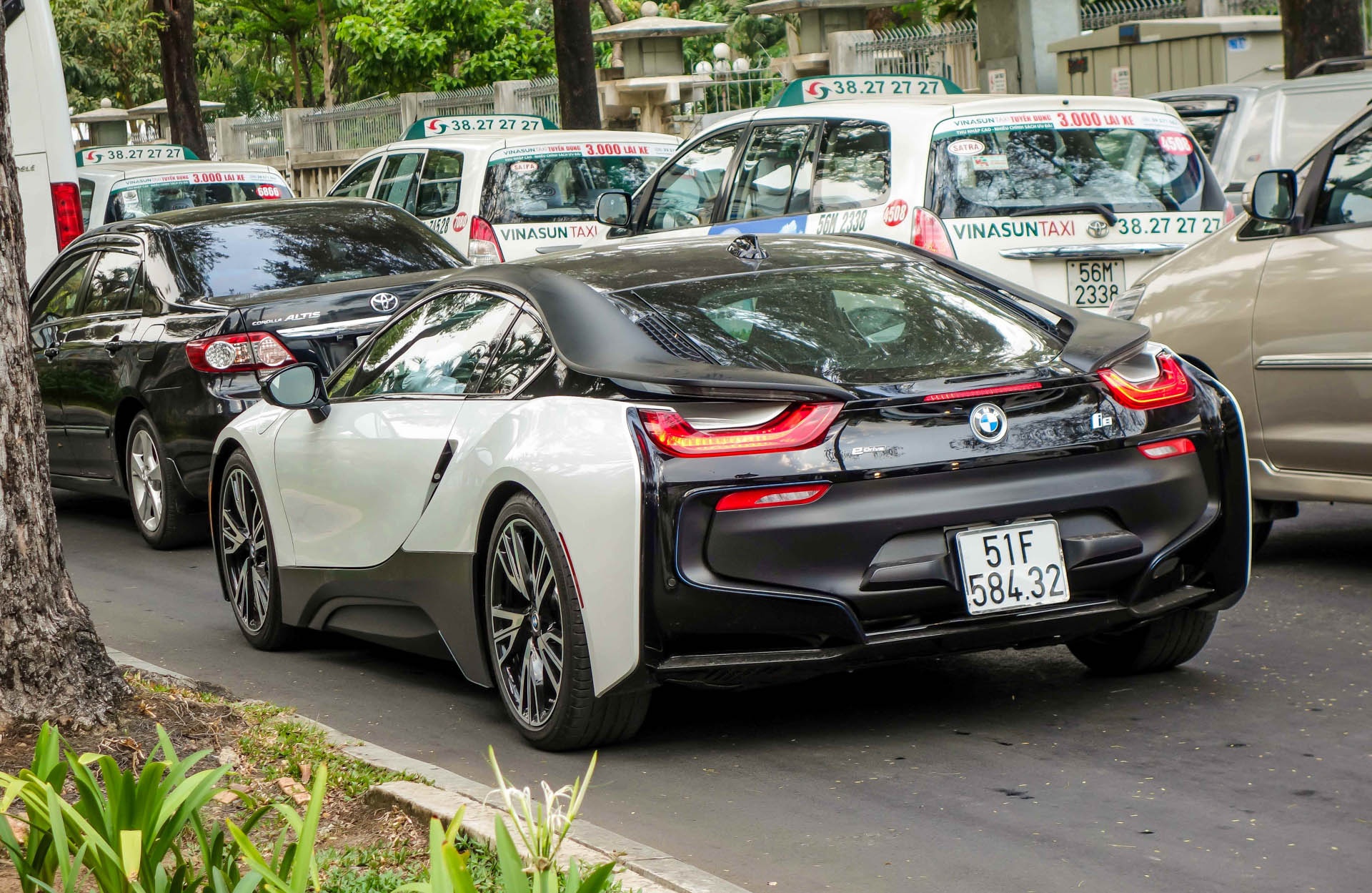 BMW i8 cua dai gia ca phe anh 4