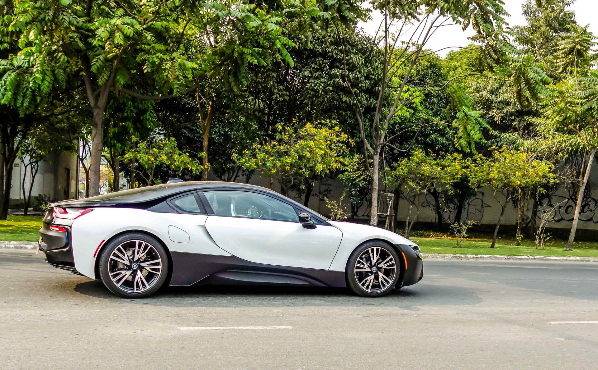 BMW i8 cua dai gia ca phe anh 6