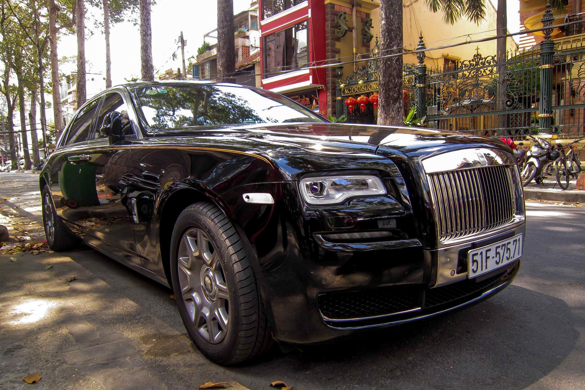 Rolls-Royce Ghost Series II dau tien ra bien so o Sai Gon hinh anh