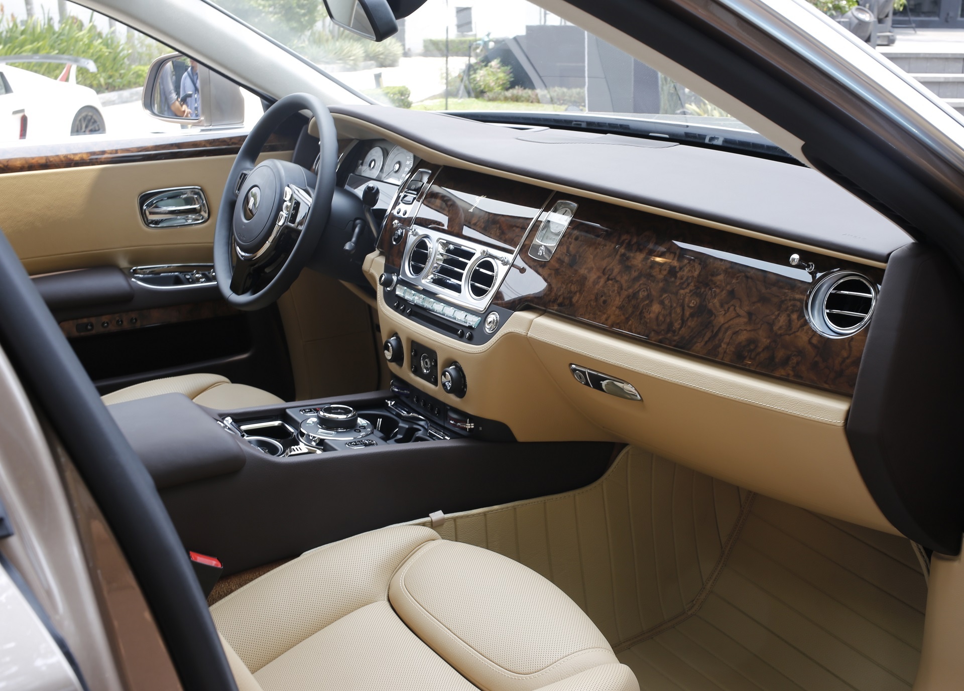 Ghost EWB Series II dau tien ra bien anh 8