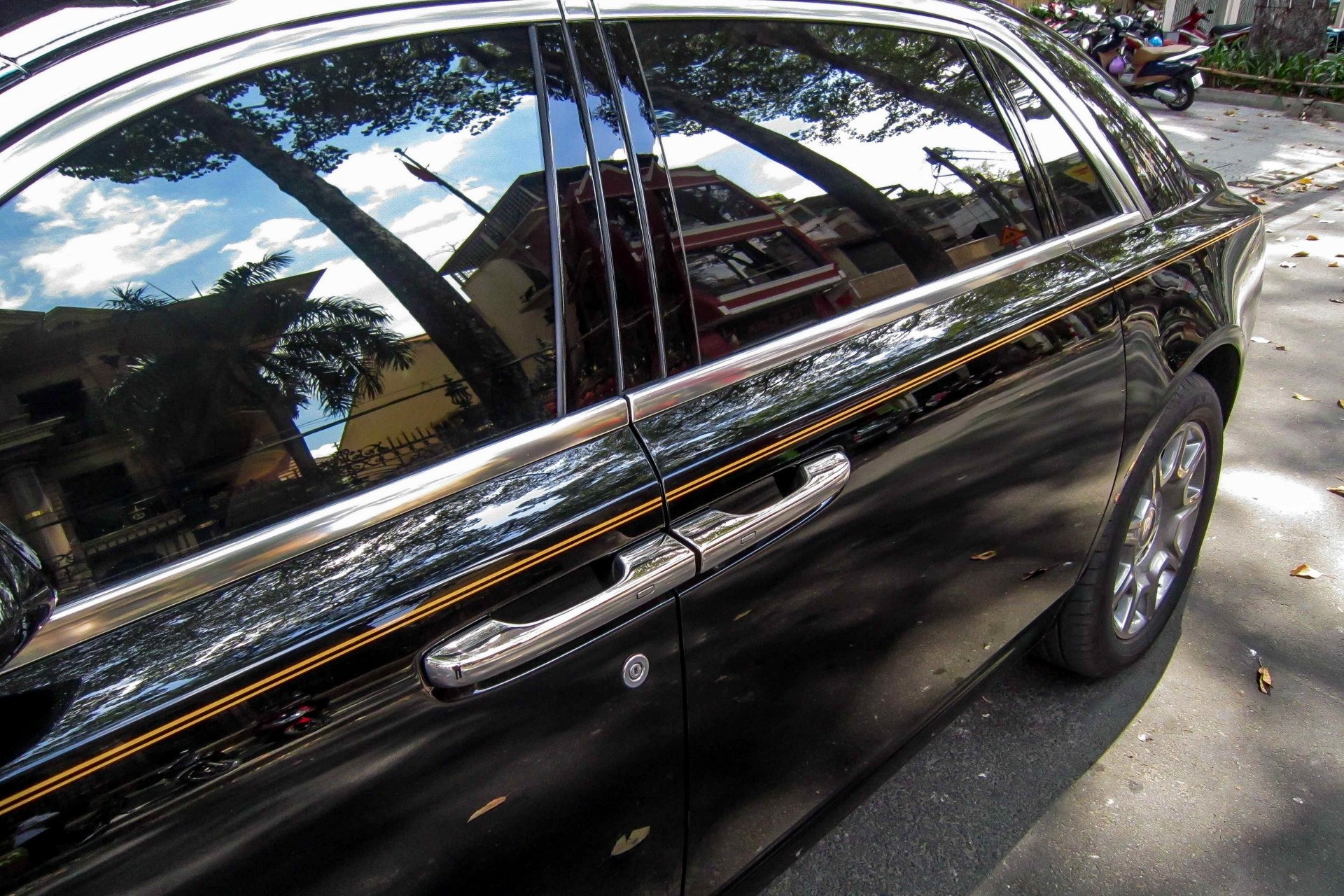 Ghost EWB Series II dau tien ra bien anh 7