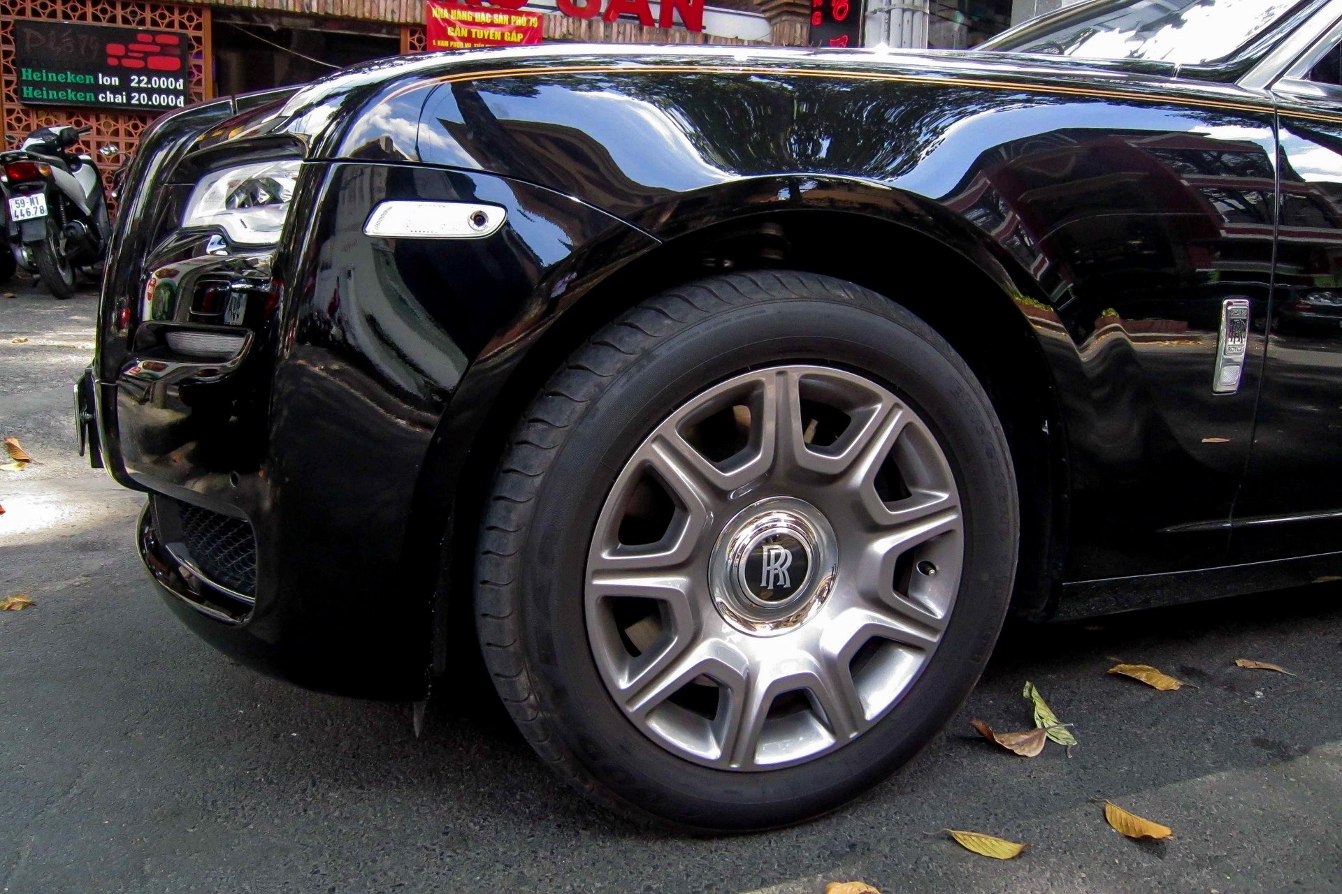 Ghost EWB Series II dau tien ra bien anh 9