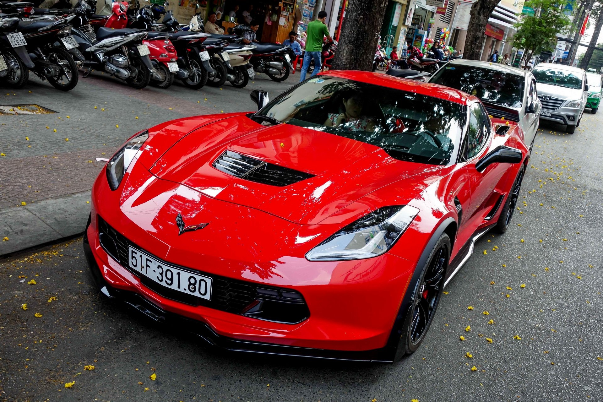 Sieu xe Chevrolet Corvette Z06 ra bien so anh 1
