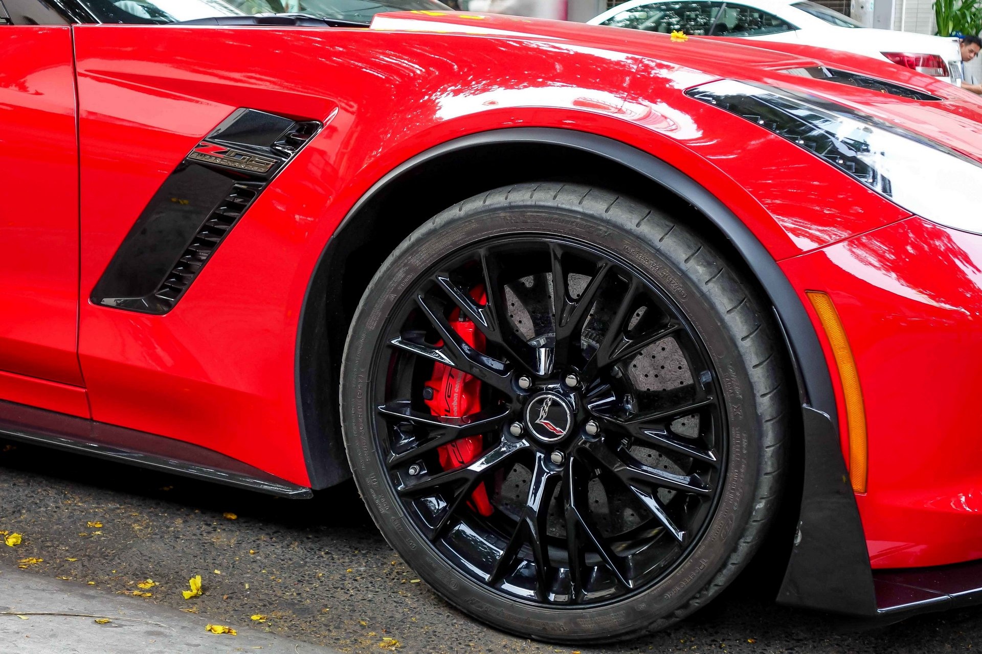 Sieu xe Chevrolet Corvette Z06 ra bien so anh 3