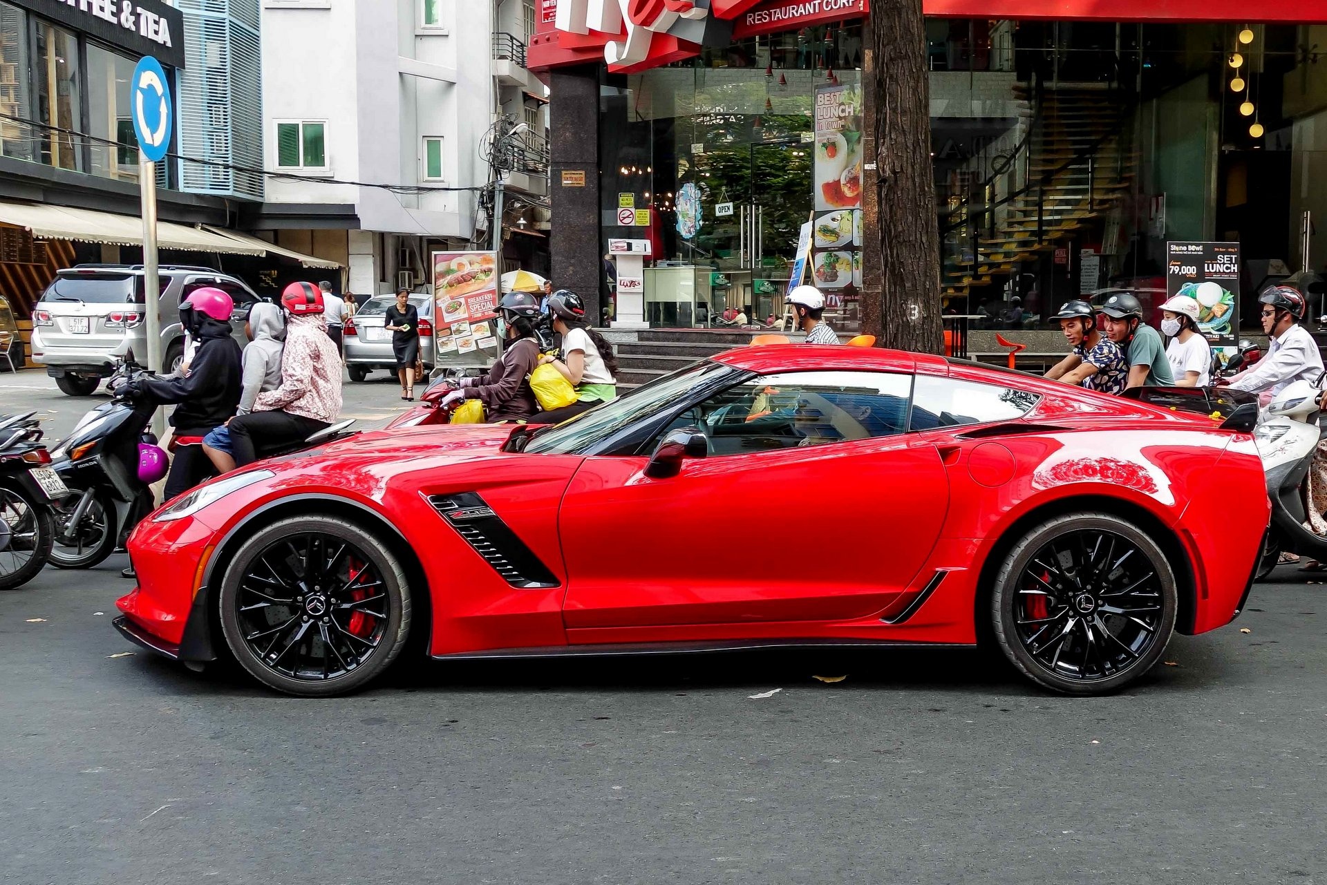 Sieu xe Chevrolet Corvette Z06 ra bien so anh 7