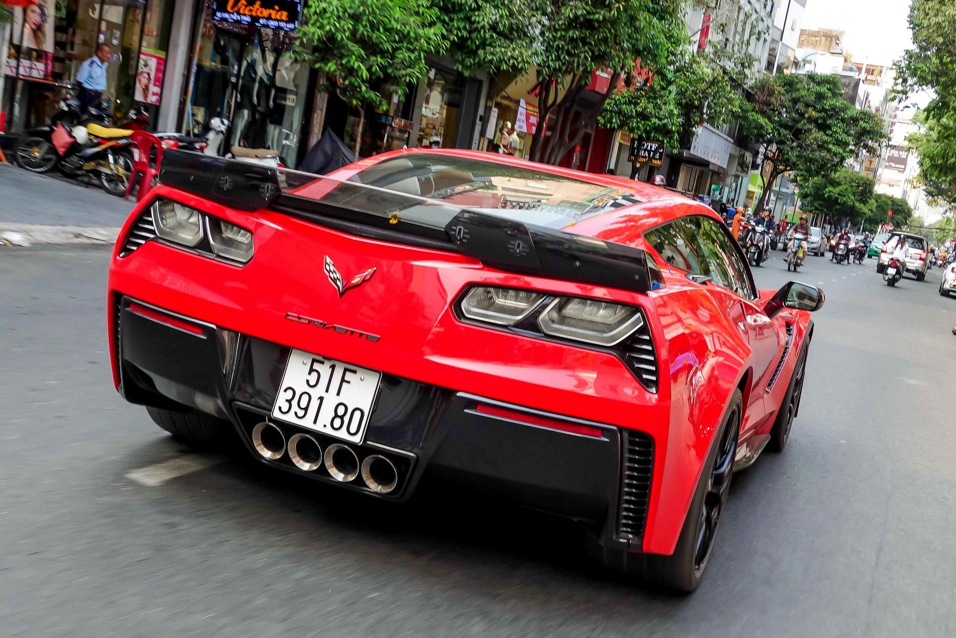 Sieu xe Chevrolet Corvette Z06 ra bien so anh 8