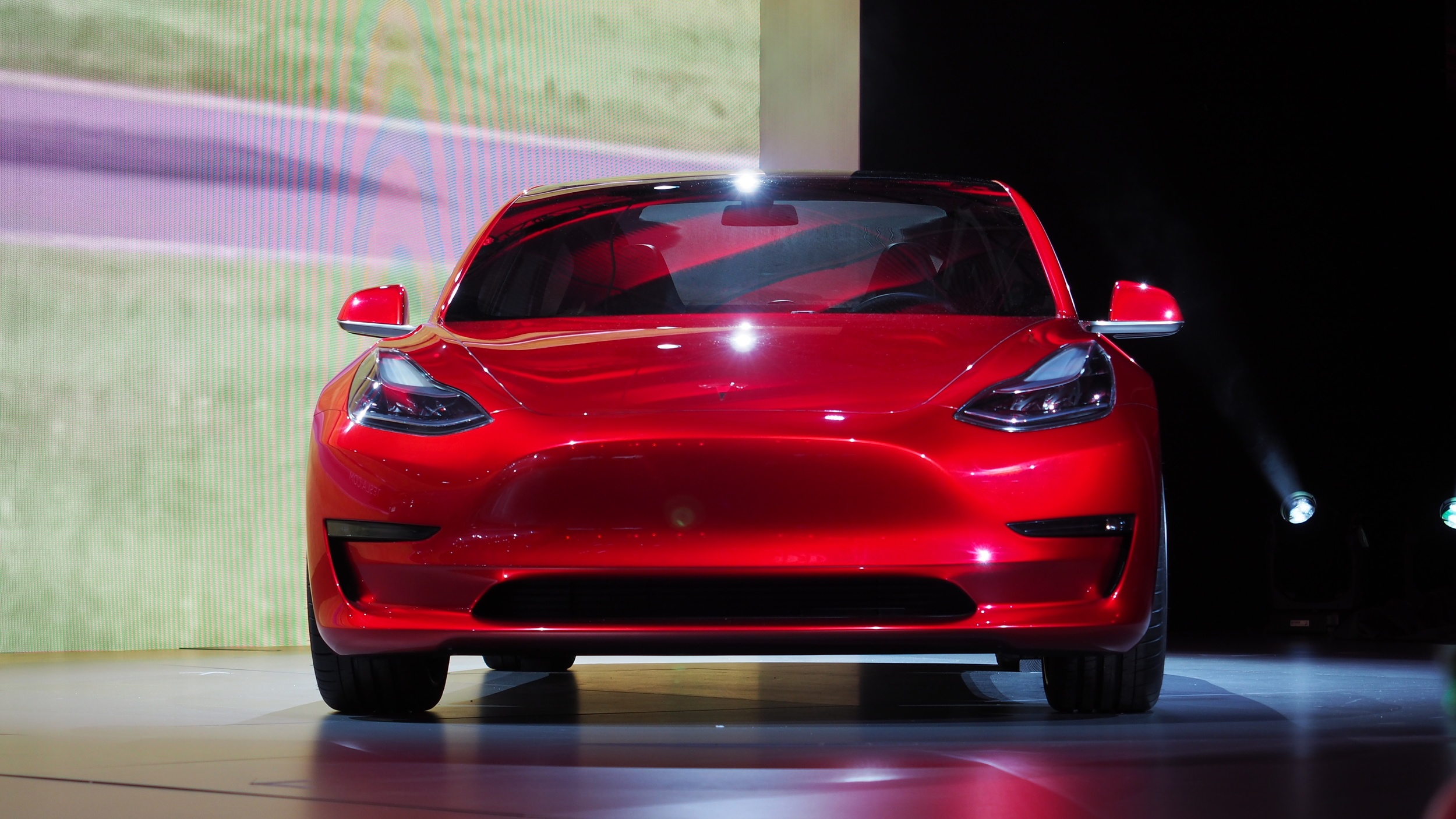 Giai ma su thanh cong cua xe dien Tesla Model 3 hinh anh