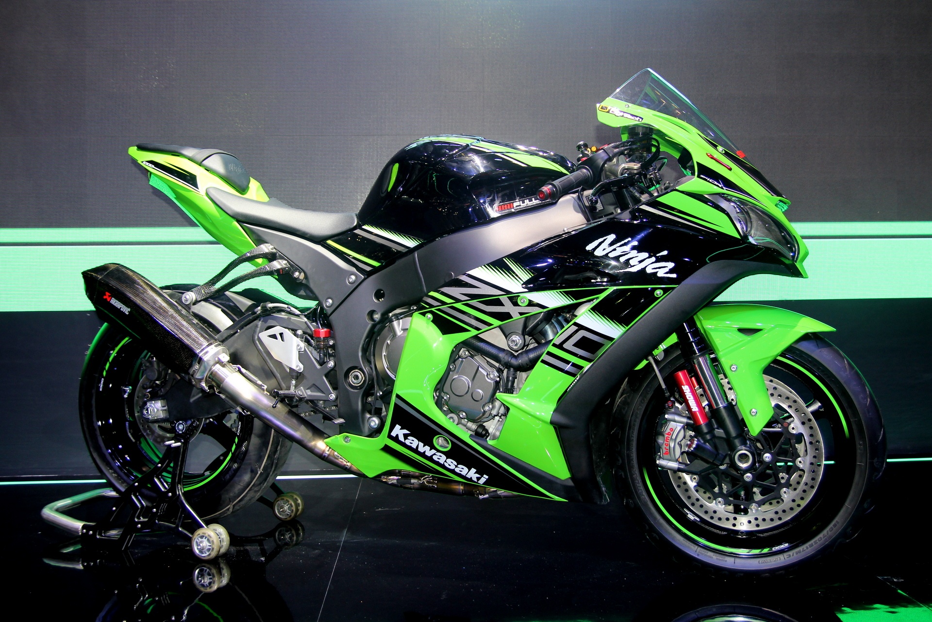 Kawasaki ZX-10R Vietnam Motorcycle Show anh 1