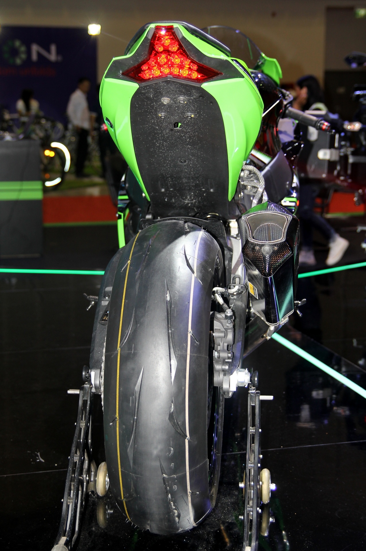Kawasaki ZX-10R Vietnam Motorcycle Show anh 8