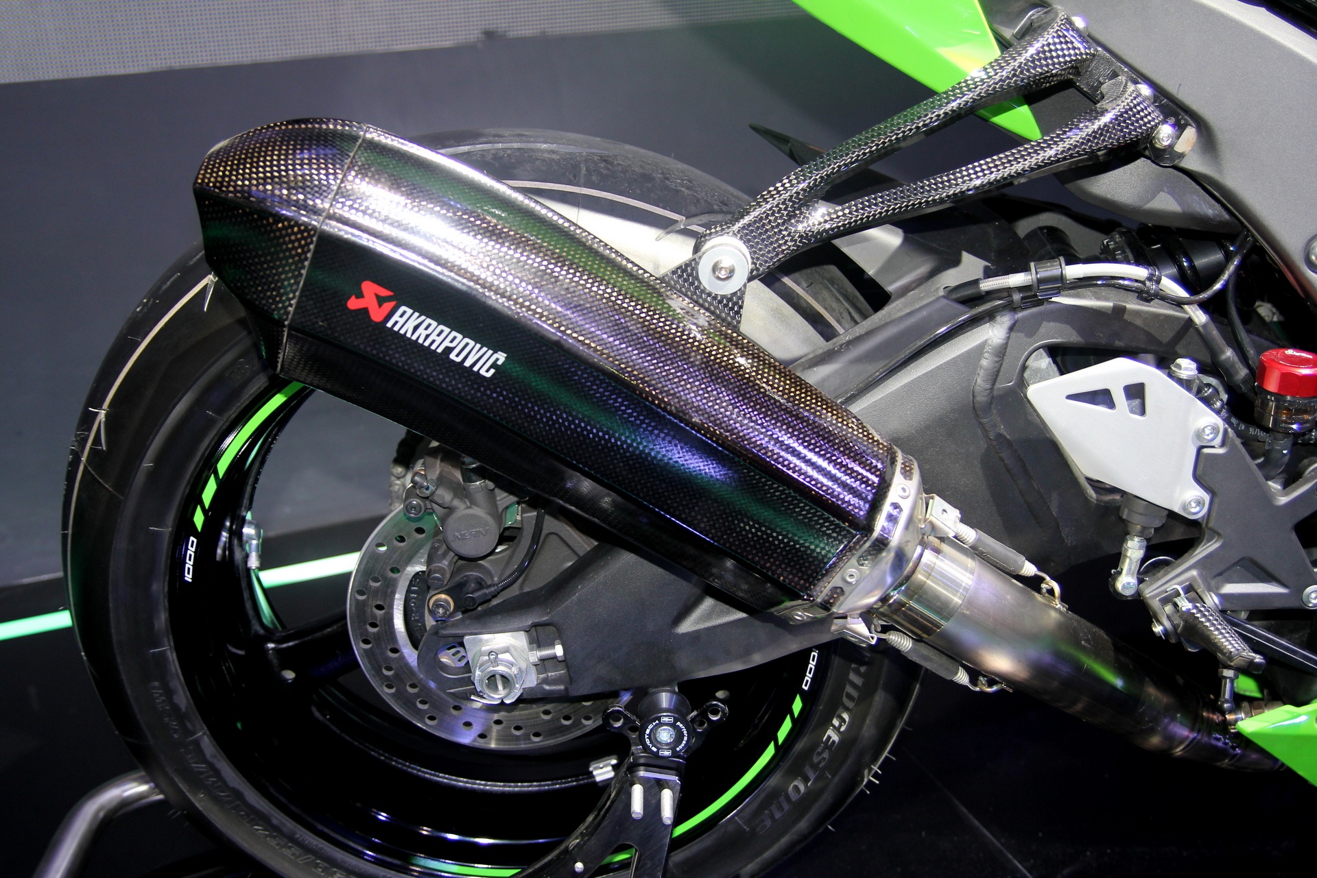 Kawasaki ZX-10R Vietnam Motorcycle Show anh 9
