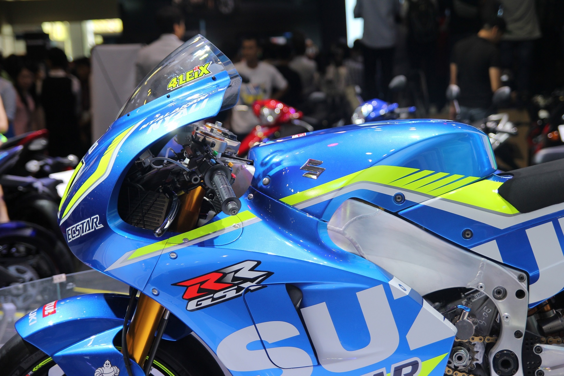 Suzuki GSX-RR tai Vietnam Motorcycle Show anh 7
