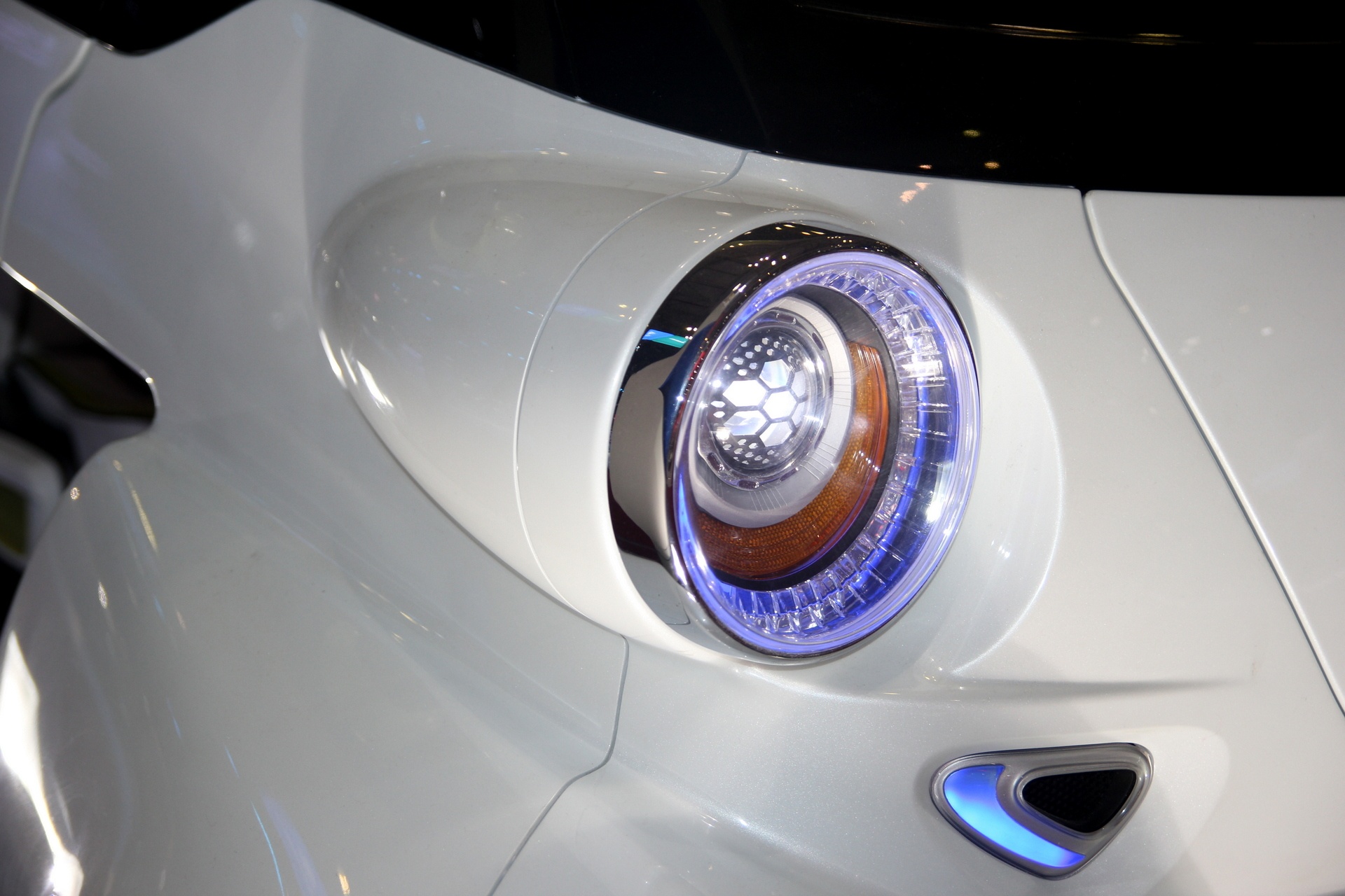 Oto dien cua SYM tai Viet Nam anh 8