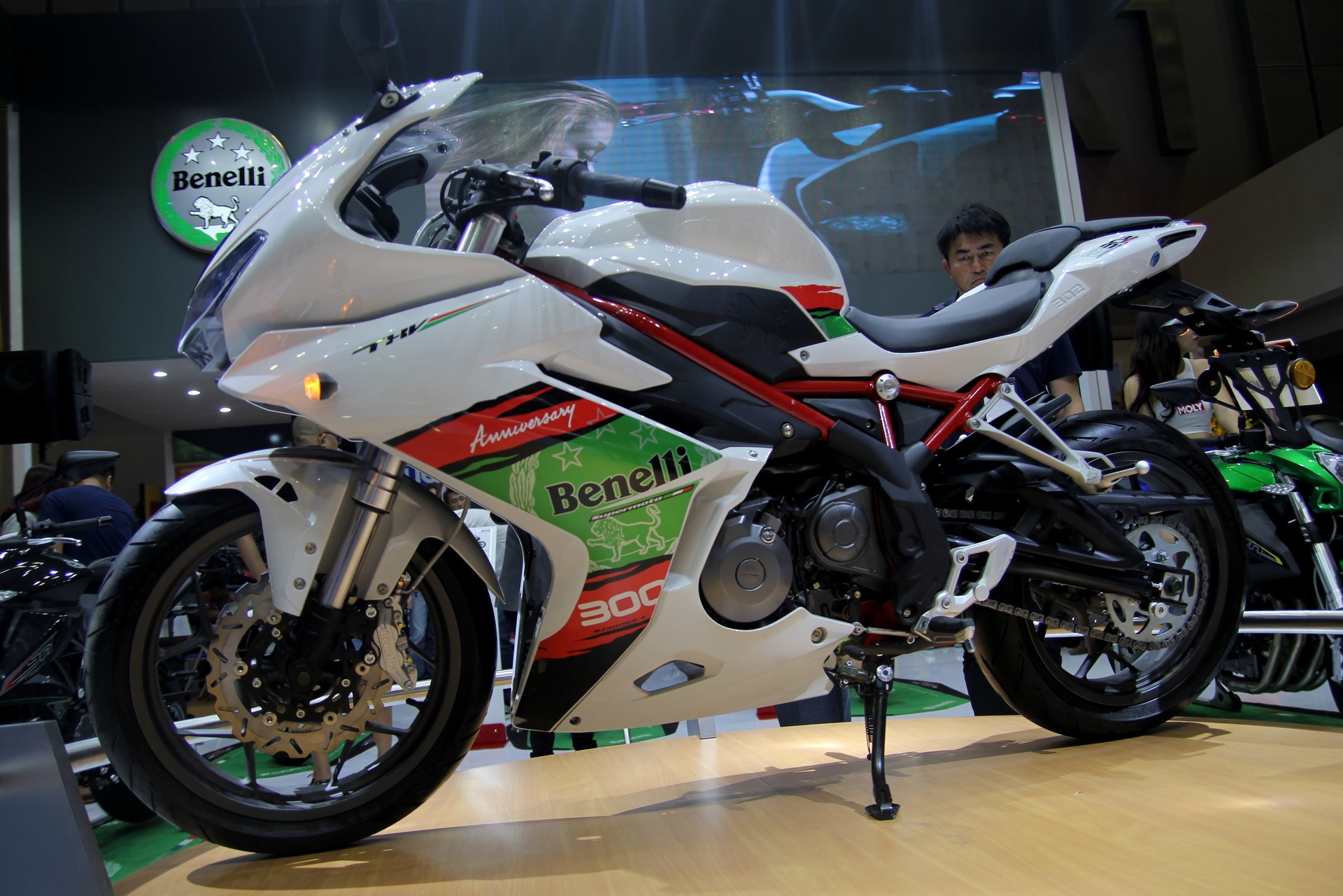 Xe con tay Benelli Tornado 302 ra mat tai Viet Nam anh 1