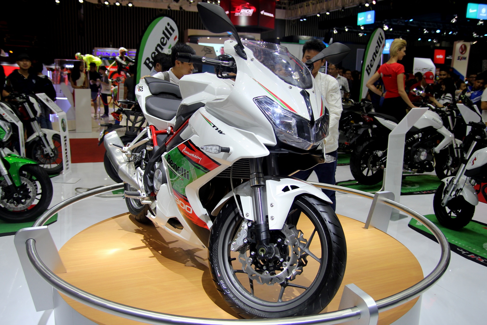 Xe con tay Benelli Tornado 302 ra mat tai Viet Nam anh 2