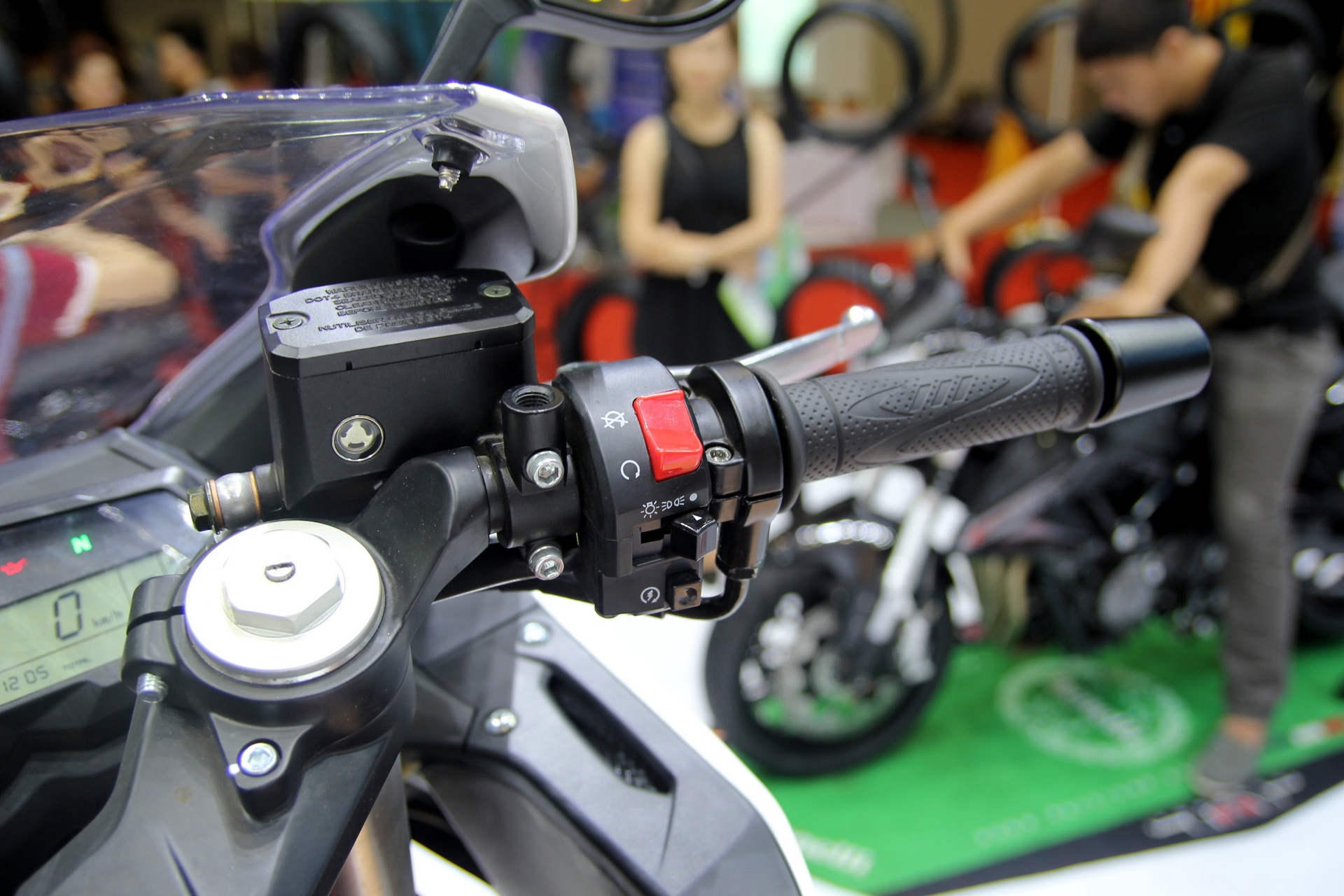 Xe con tay Benelli Tornado 302 ra mat tai Viet Nam anh 8