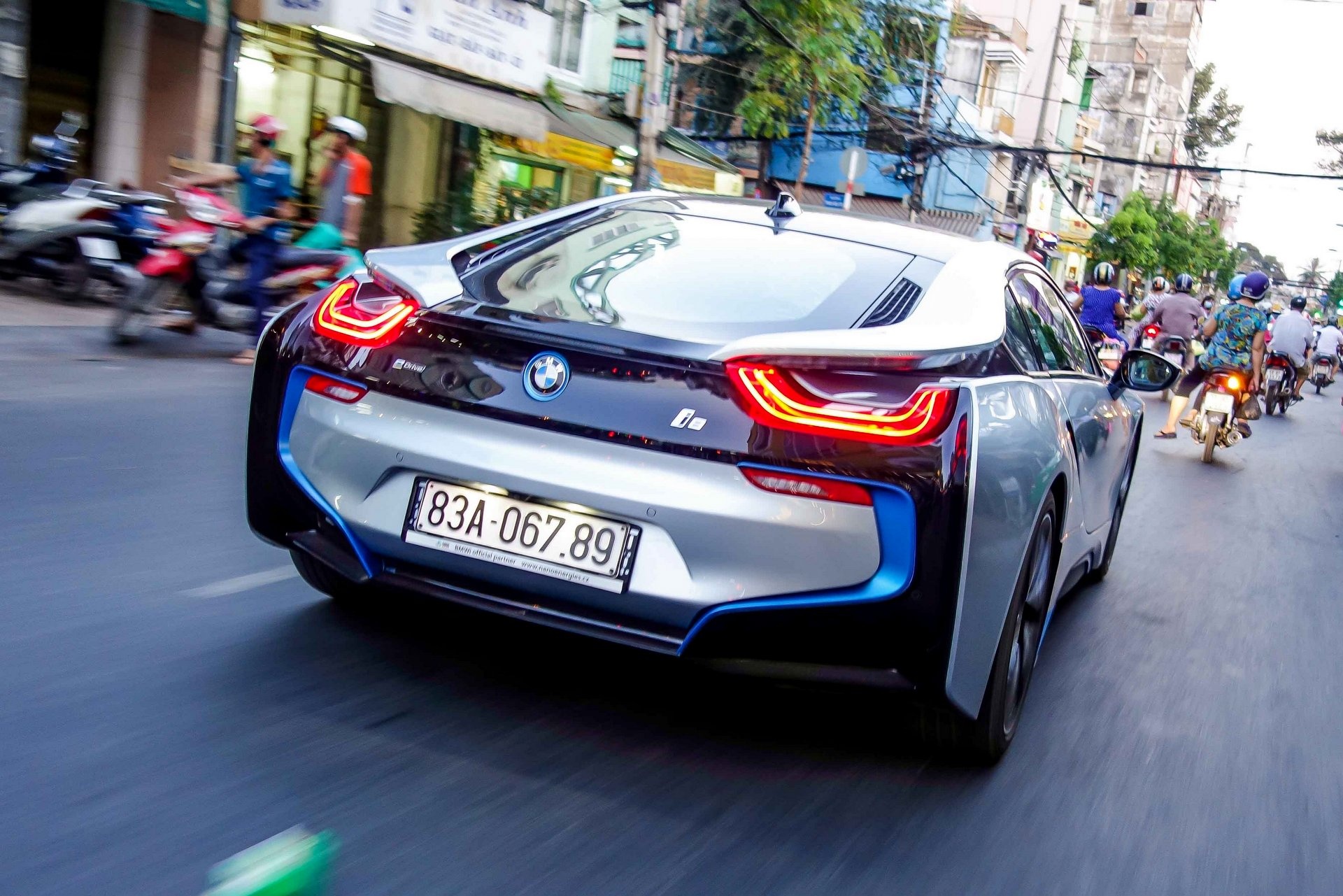 BMW i8 cua thieu gia ve so Soc Trang xuat hien o Sai Gon hinh anh
