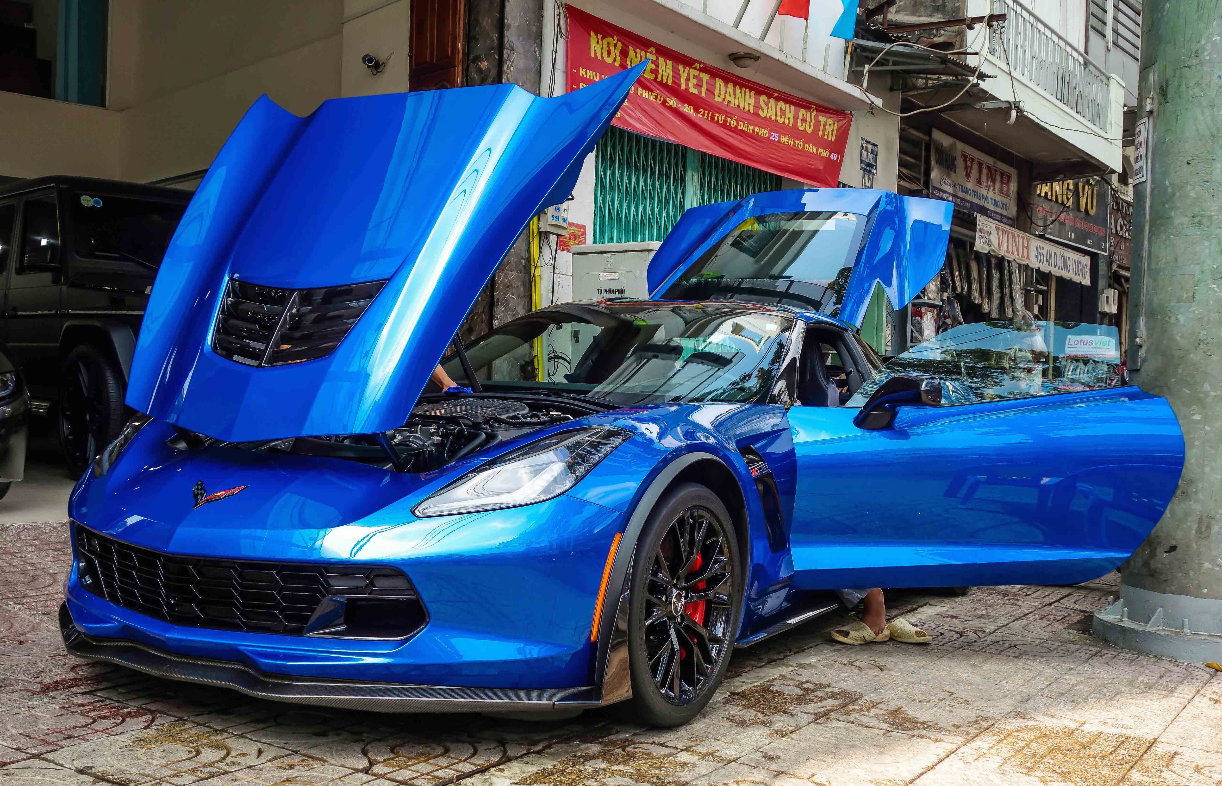 Sieu xe Chevrolet Corvette Z06 mau xanh dau tien ve Viet Nam hinh anh