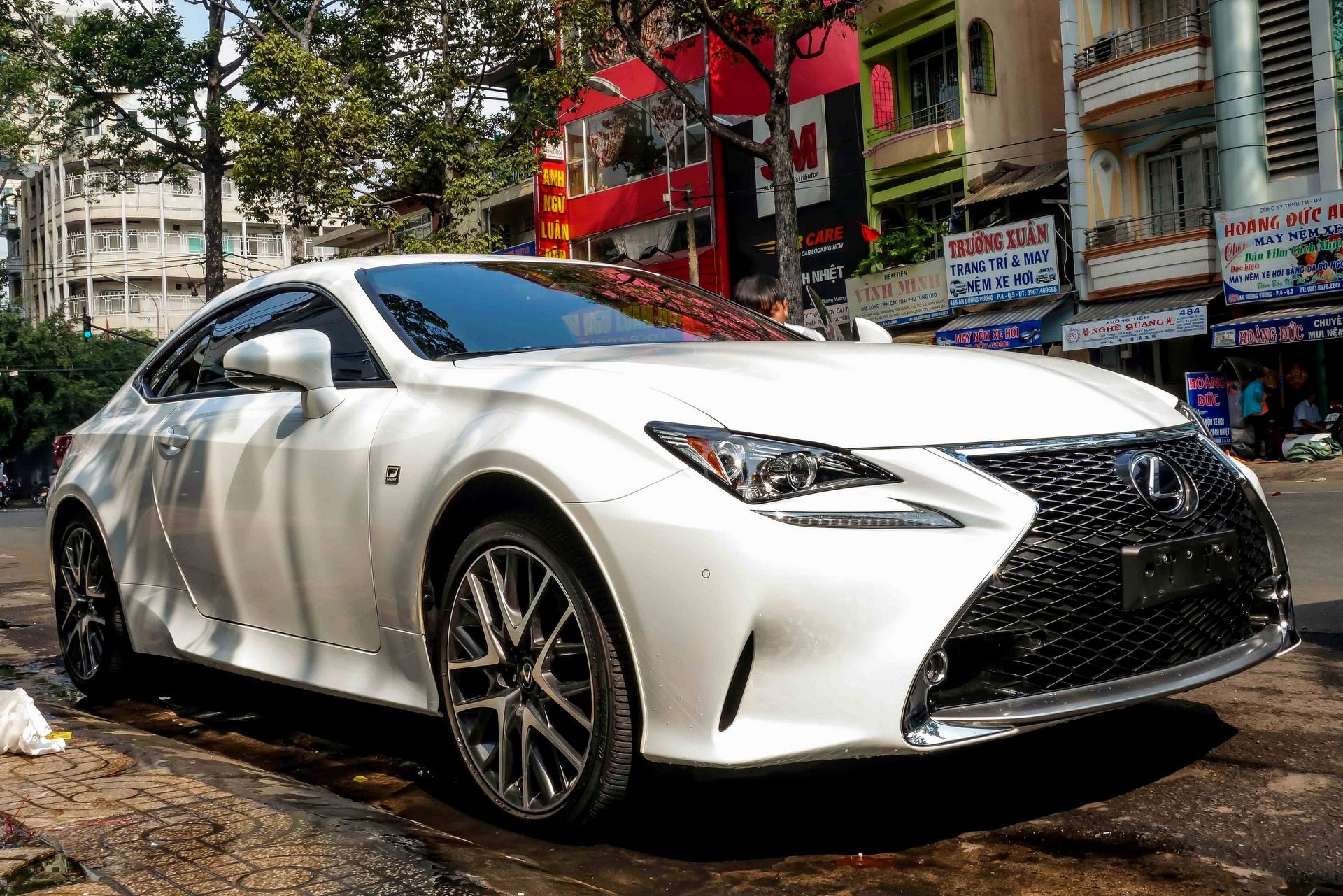 Chi tiet Lexus RC F Sport dau tien ve Viet Nam hinh anh