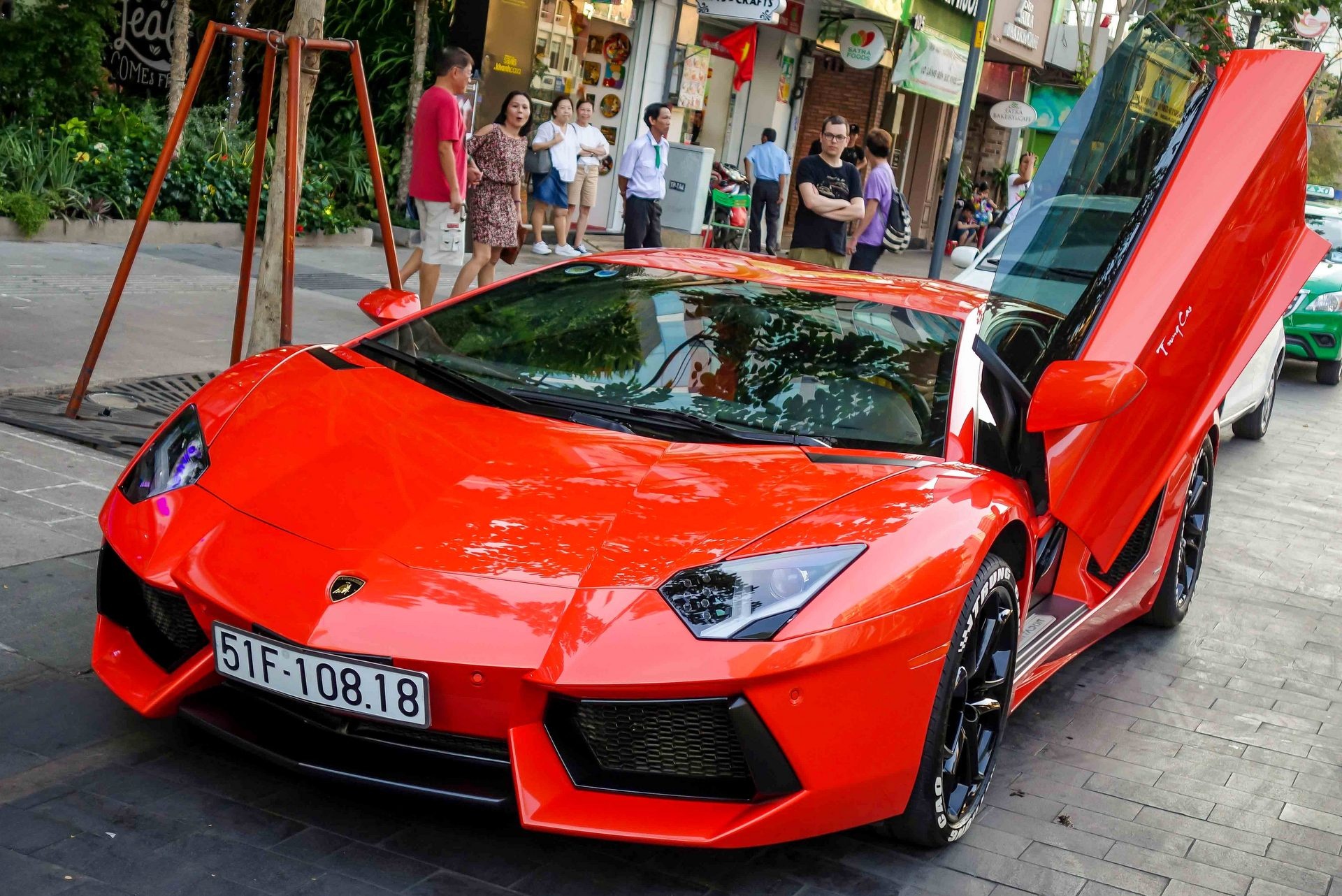 Lamborghini Aventador anh 2