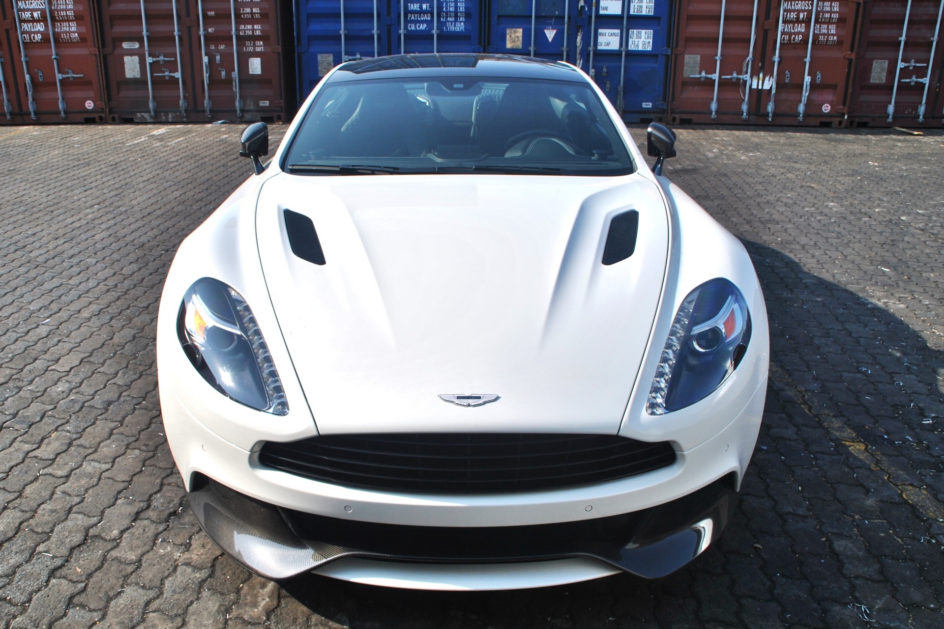Sieu xe Aston Martin Vanquish anh 1