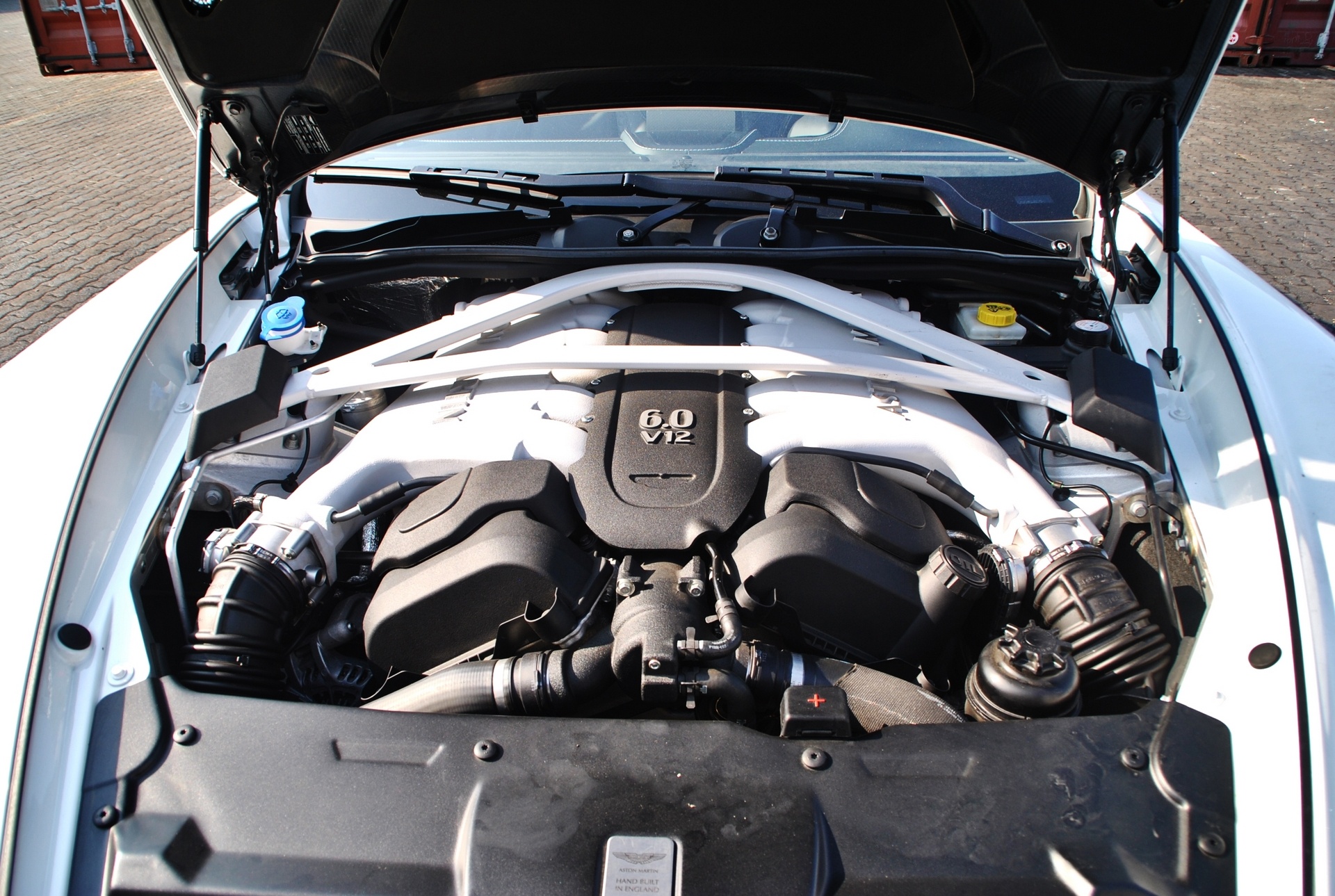 Sieu xe Aston Martin Vanquish anh 11