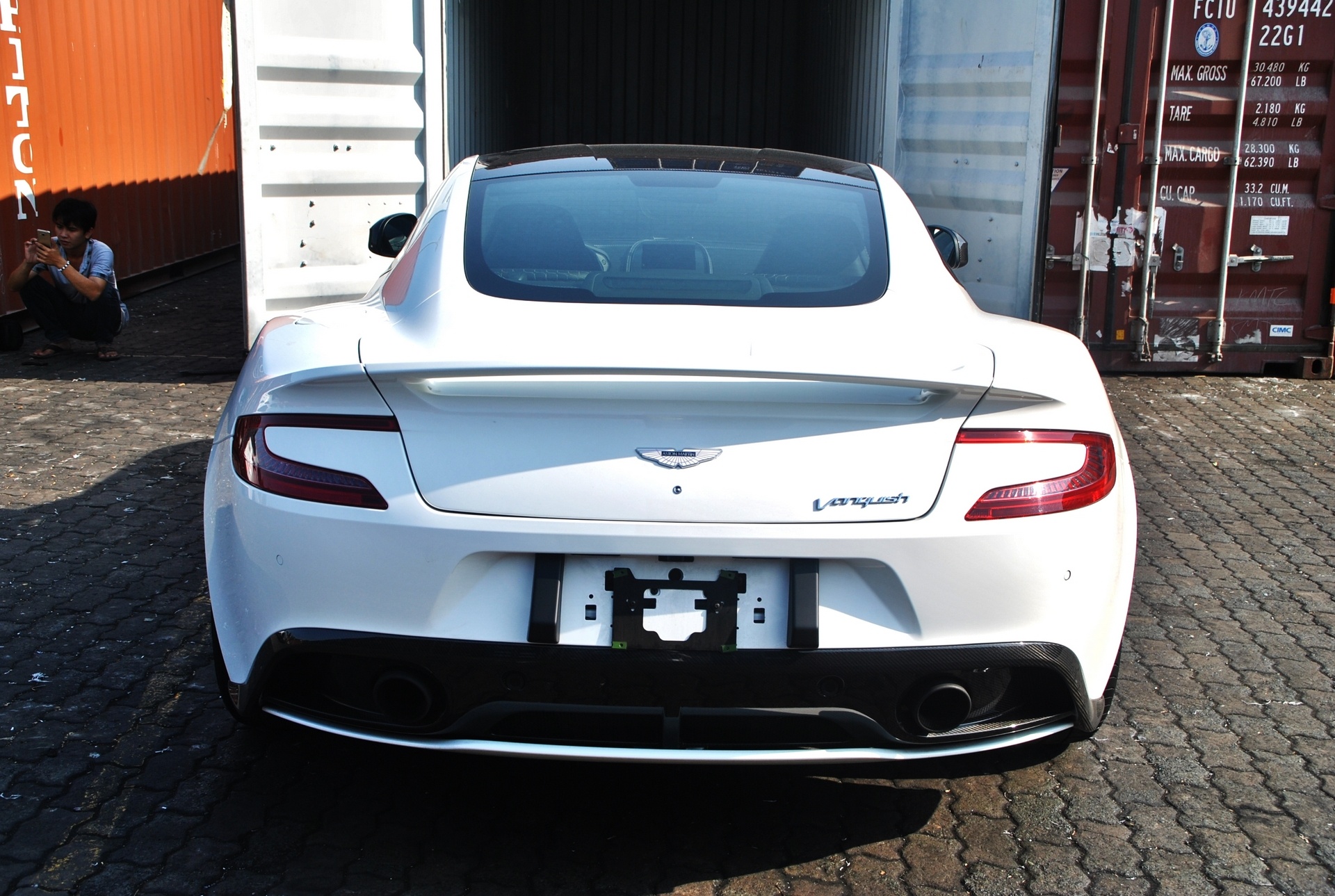 Sieu xe Aston Martin Vanquish anh 4