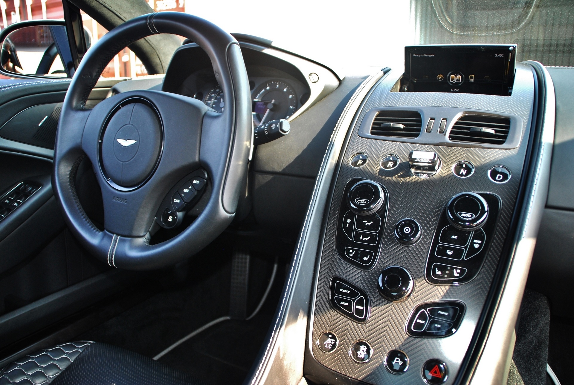 Sieu xe Aston Martin Vanquish anh 8