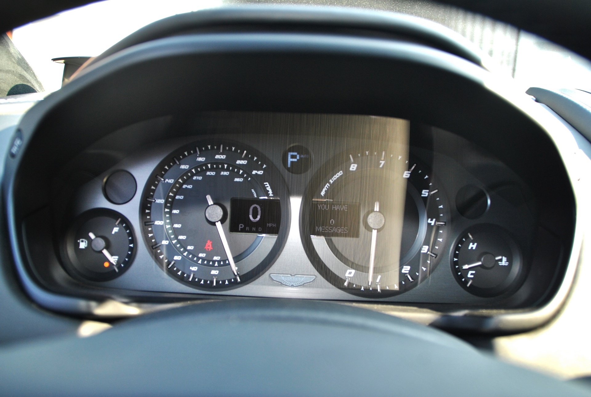 Sieu xe Aston Martin Vanquish anh 9