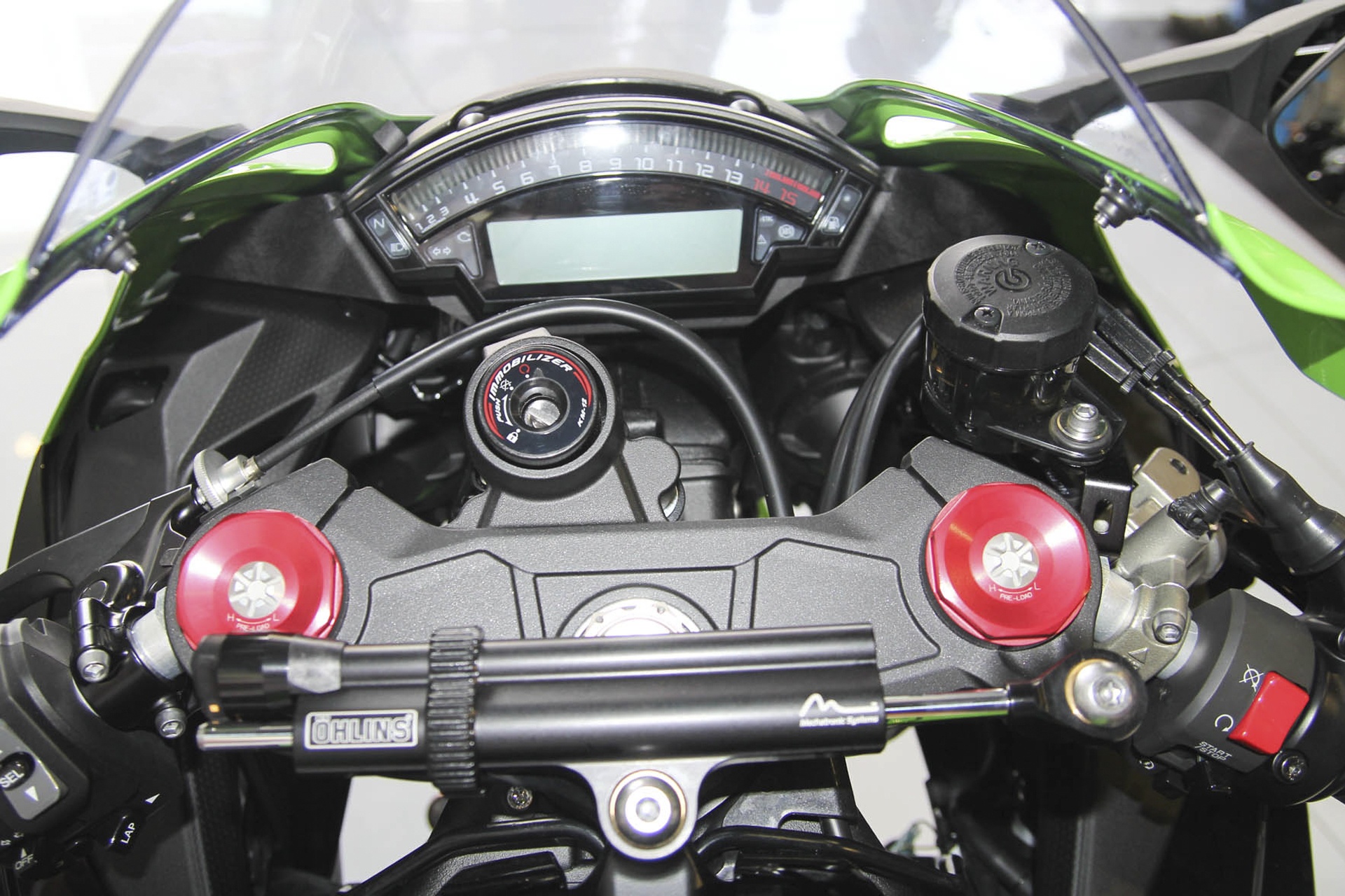 So sanh Kawasaki ZX-10R cu va moi anh 17