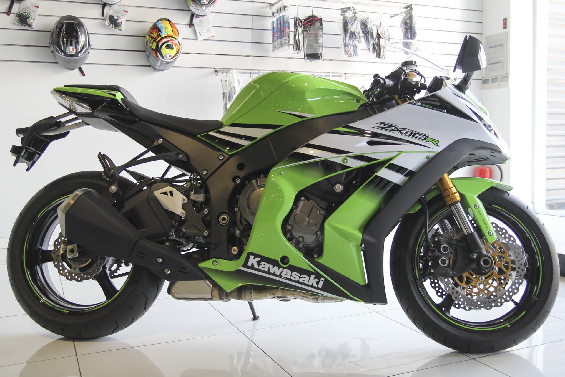 So sanh Kawasaki ZX-10R cu va moi anh 2