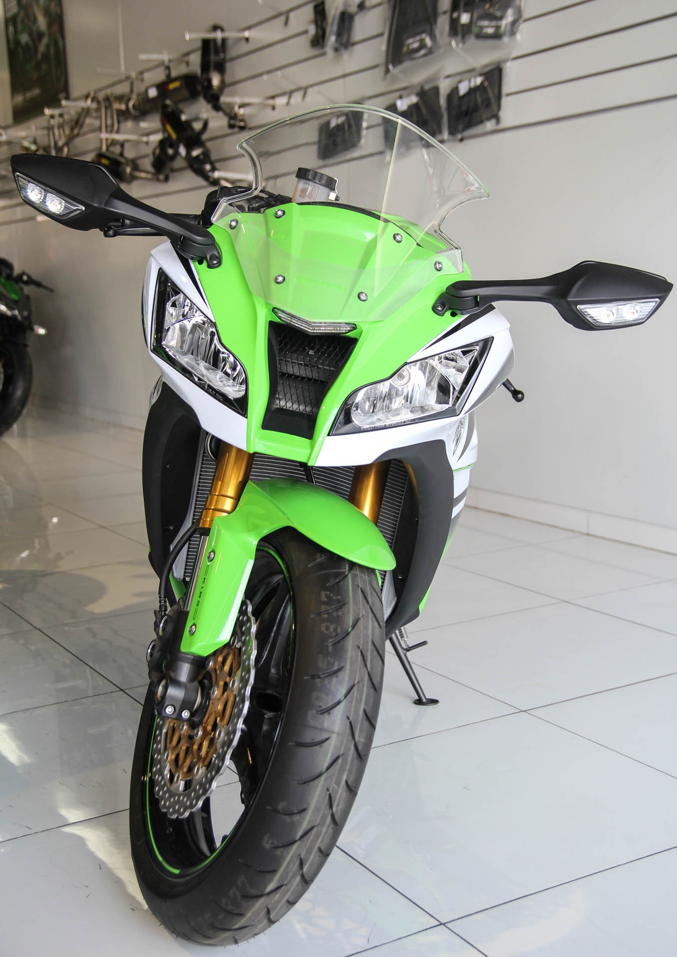 So sanh Kawasaki ZX-10R cu va moi anh 4