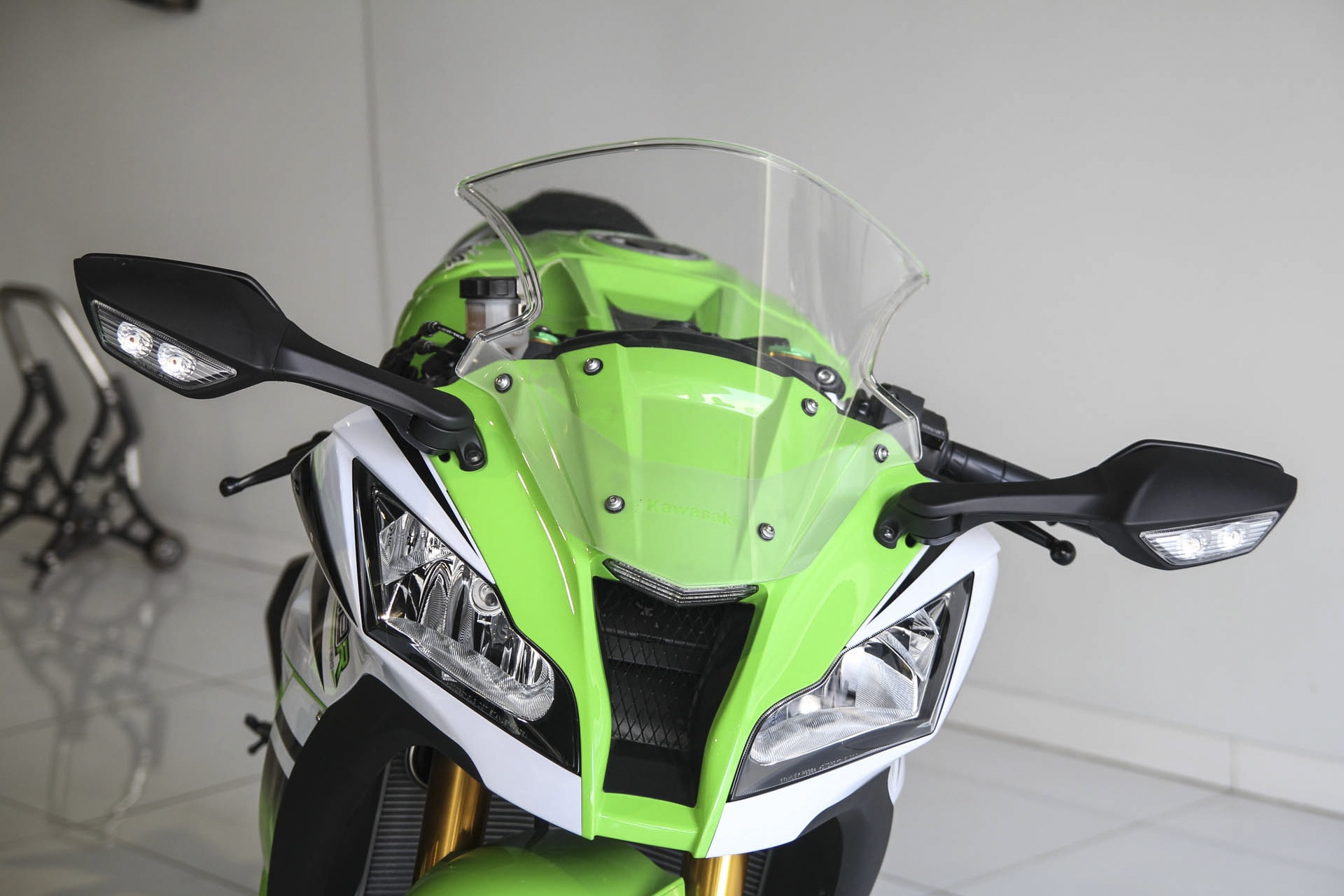 So sanh Kawasaki ZX-10R cu va moi anh 6