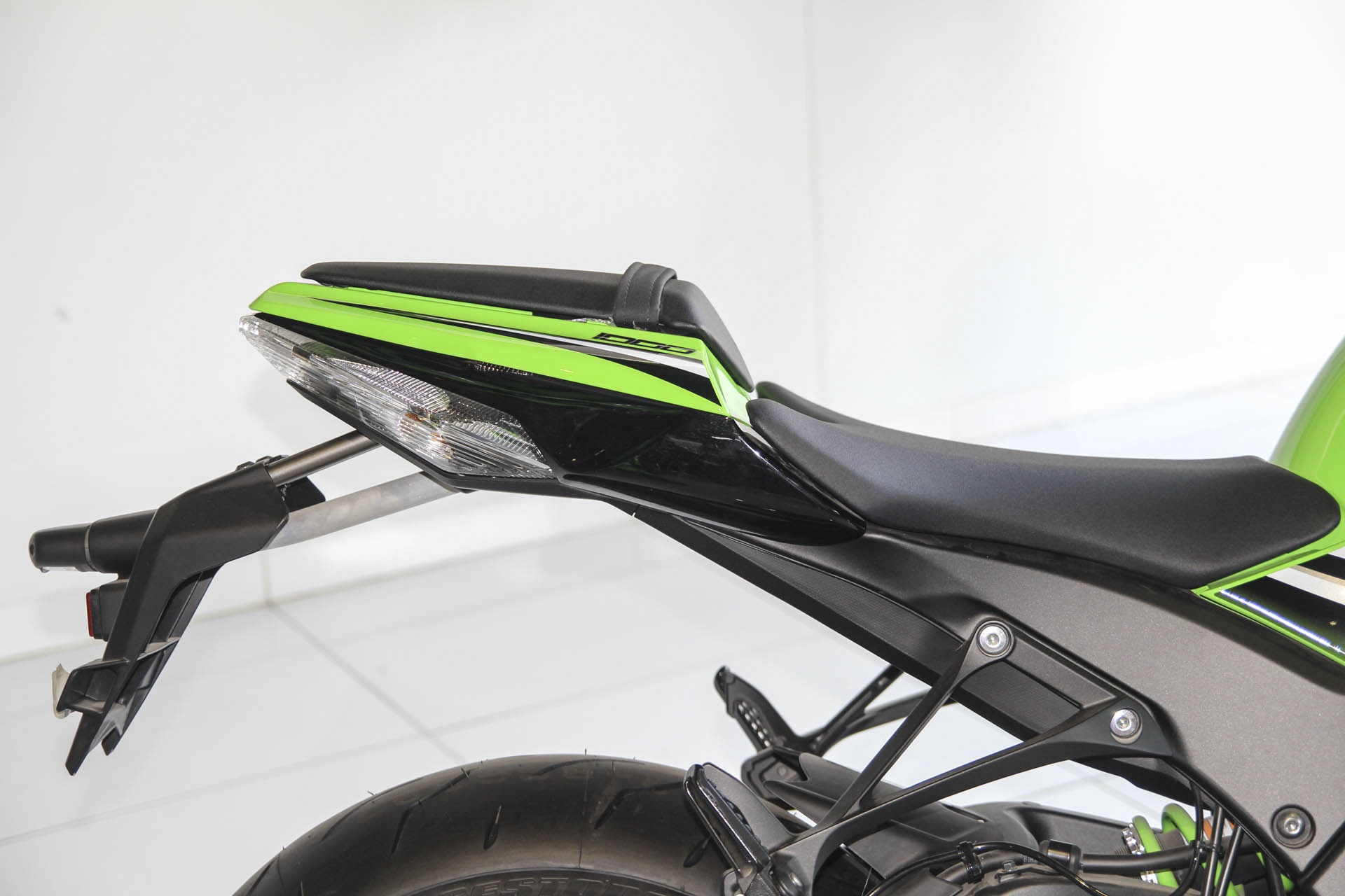 So sanh Kawasaki ZX-10R cu va moi anh 12