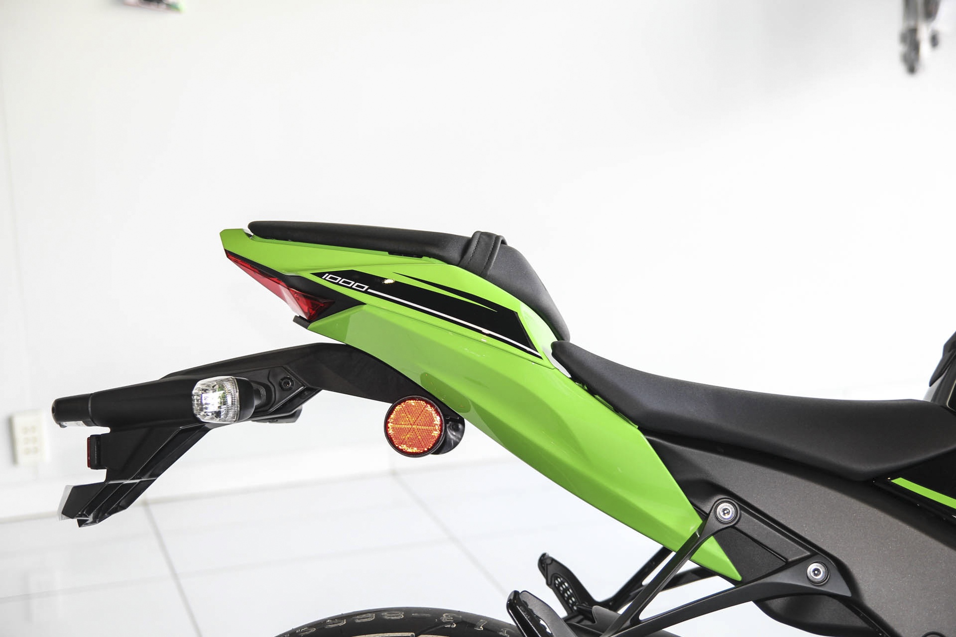 So sanh Kawasaki ZX-10R cu va moi anh 11