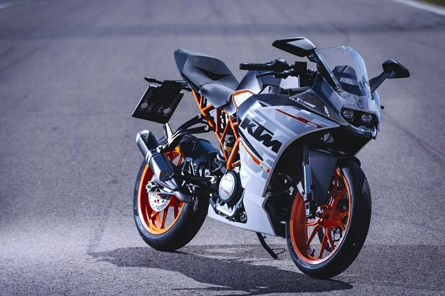 KTM RC390 2016 thay po moi, gia 5.049 euro hinh anh