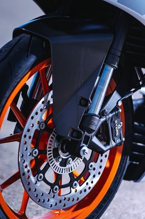 KTM RC390 2016 ra mat anh 2